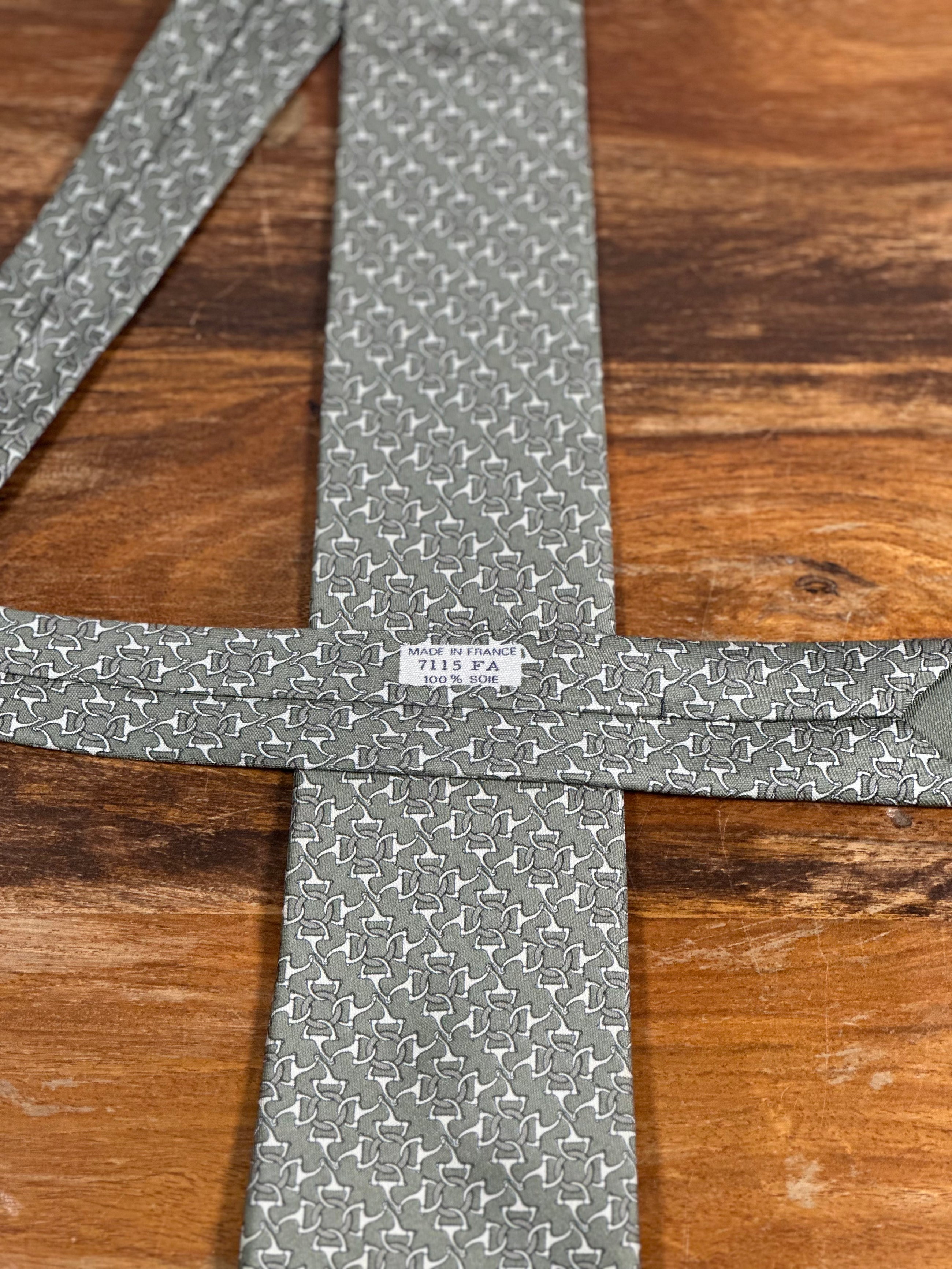 Corbata Hermés verde