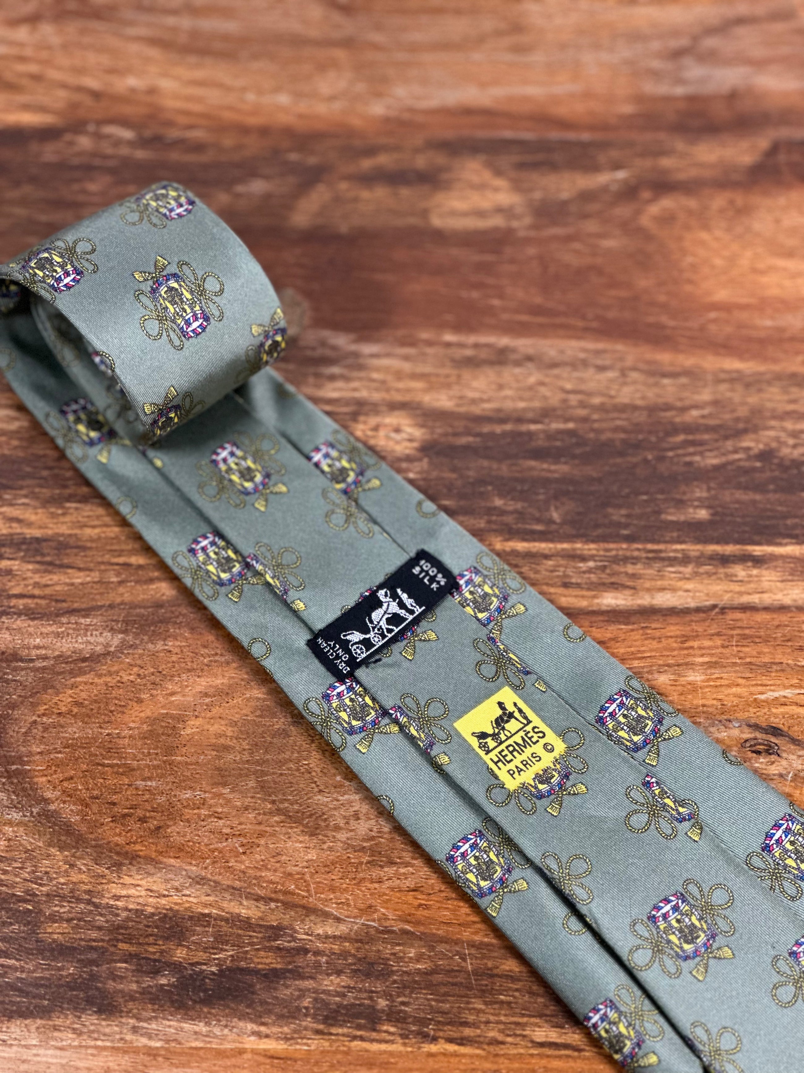 Corbata Hermés verde