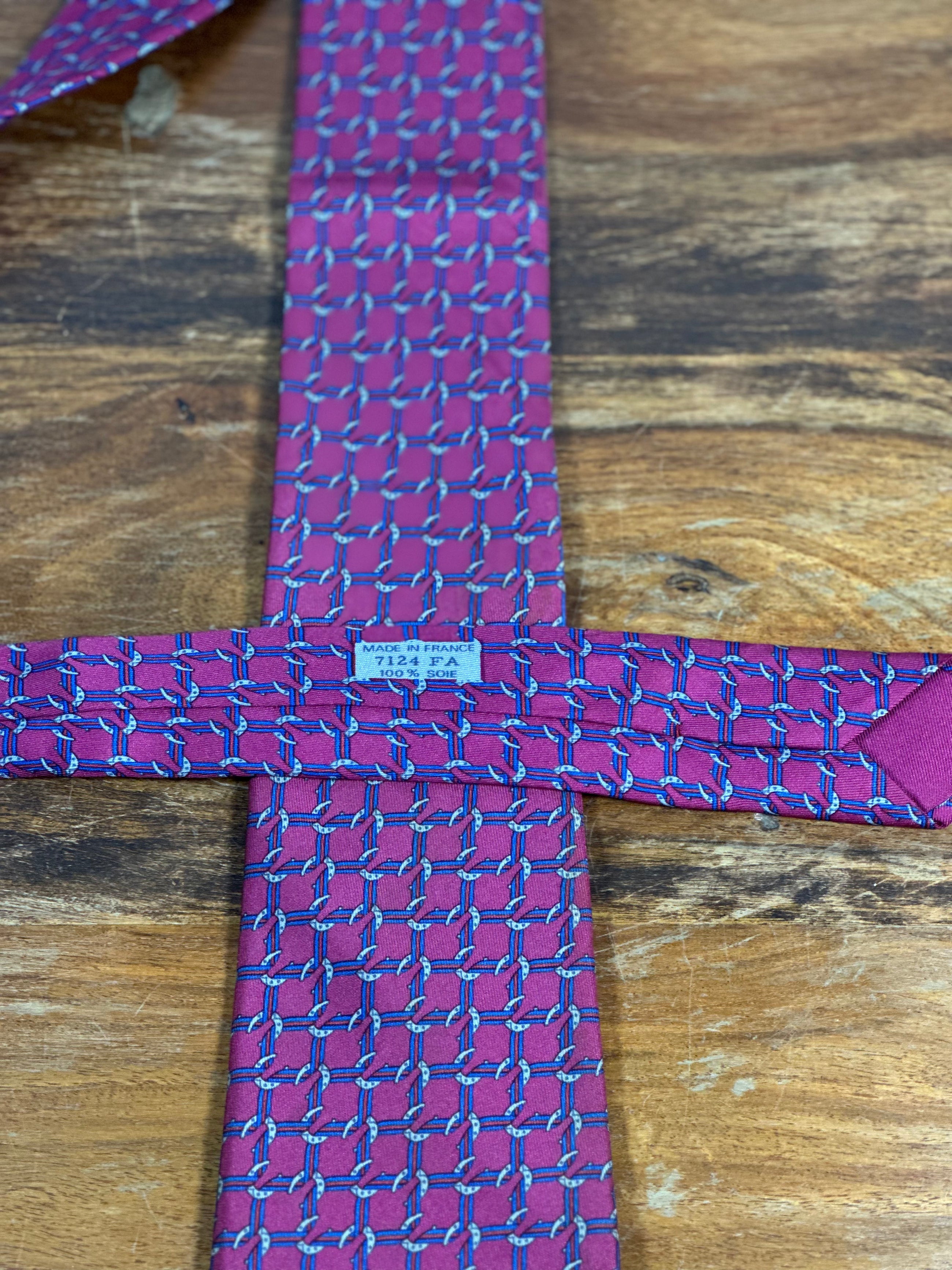 Corbata Hermés burdeos