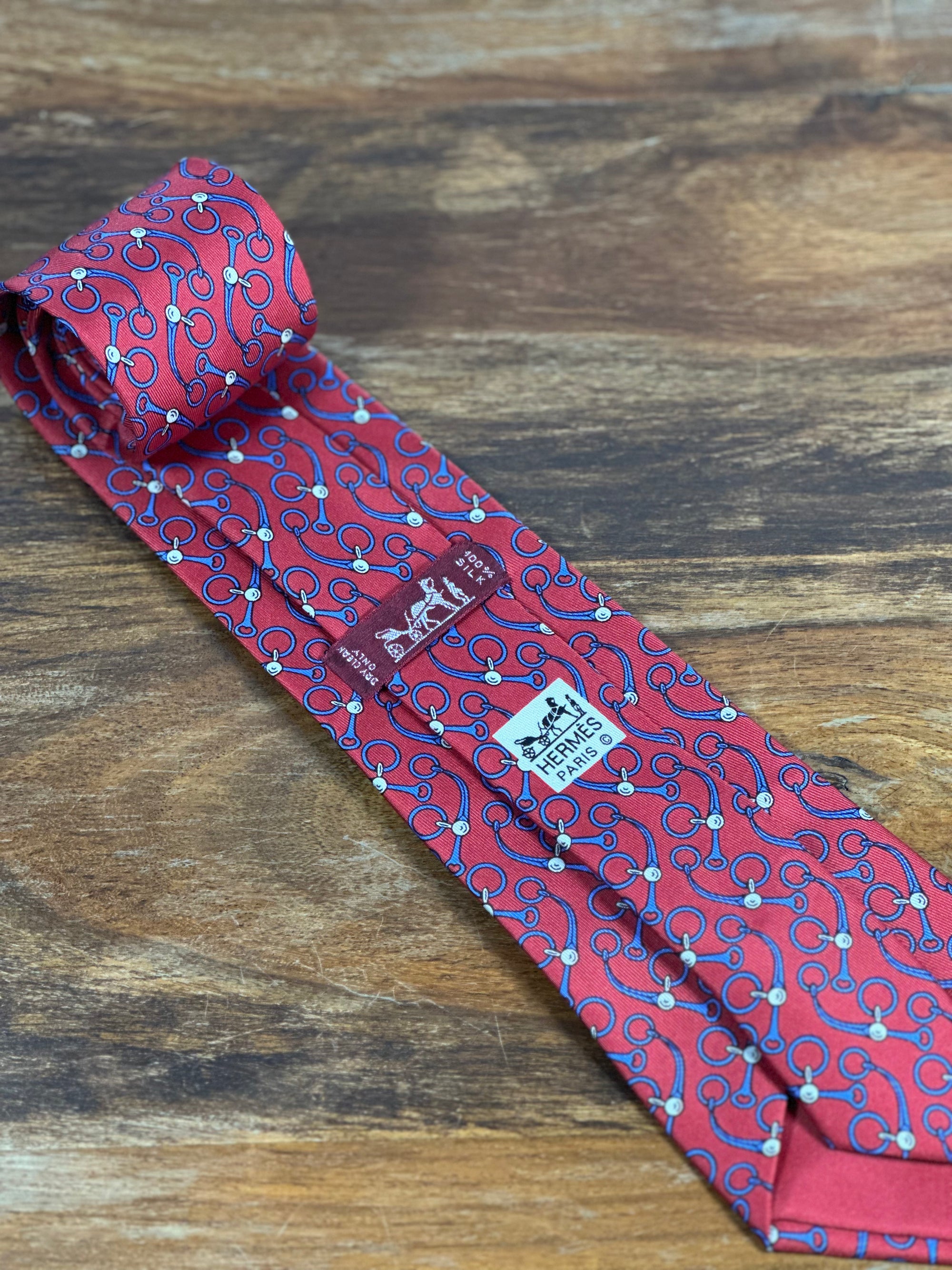 Corbata Hermés roja