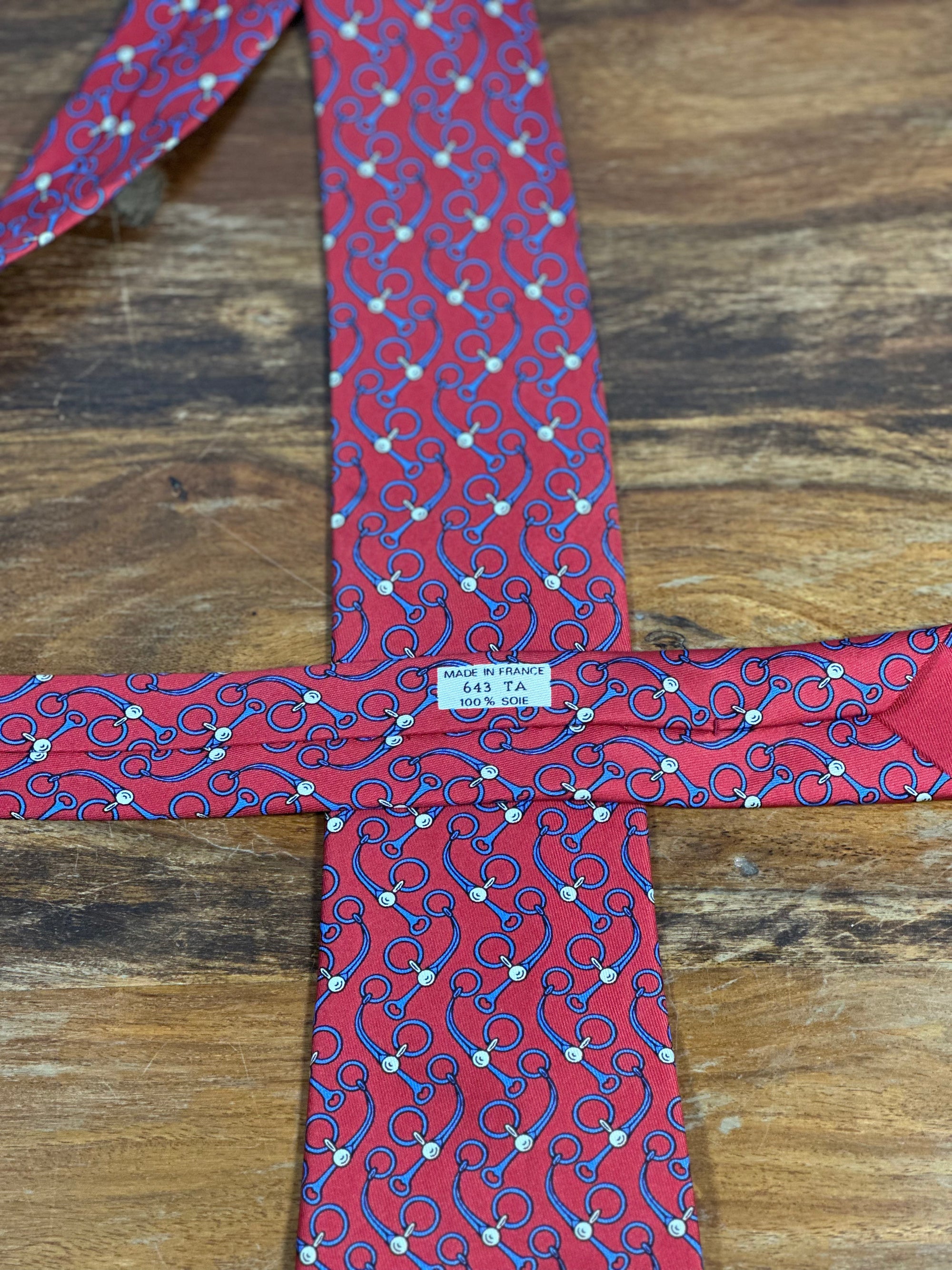 Corbata Hermés roja