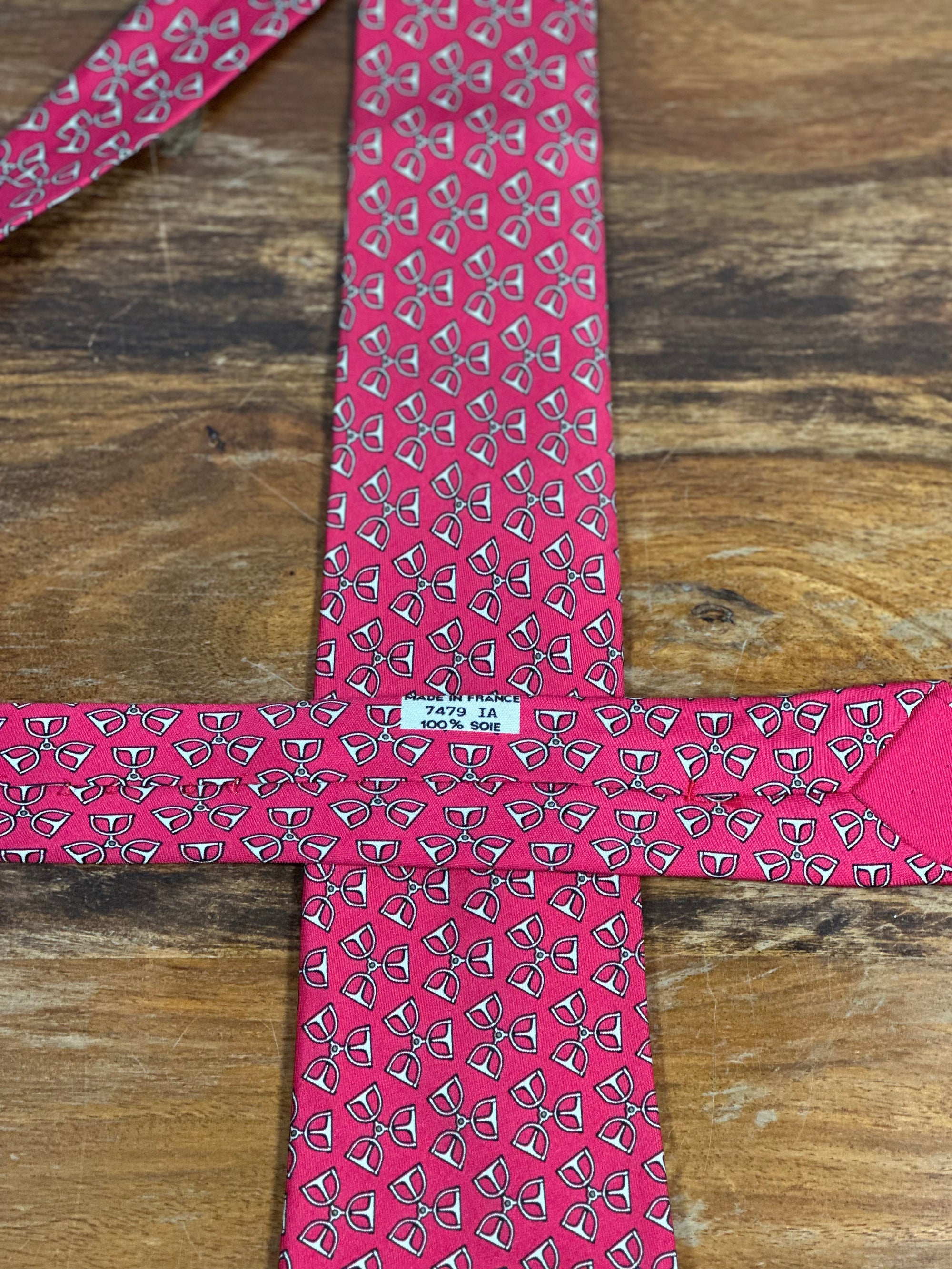 Corbata Hermés roja