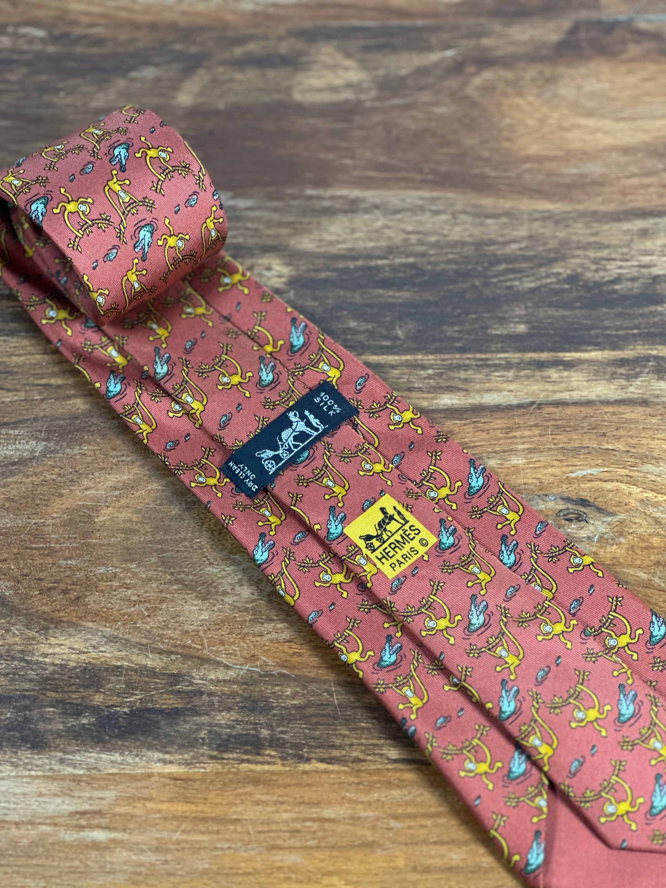 Corbata Hermés roja