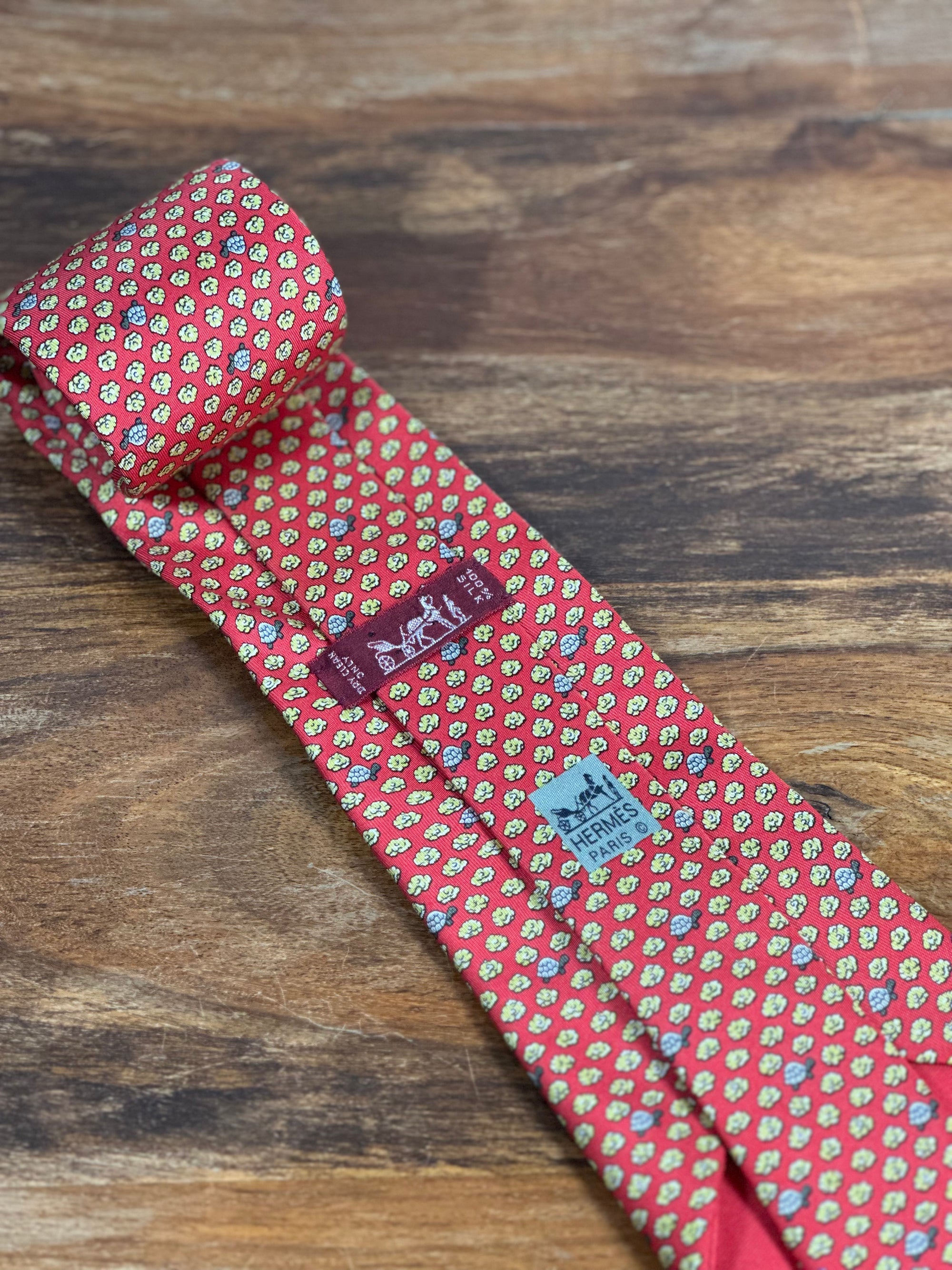 Corbata Hermés roja