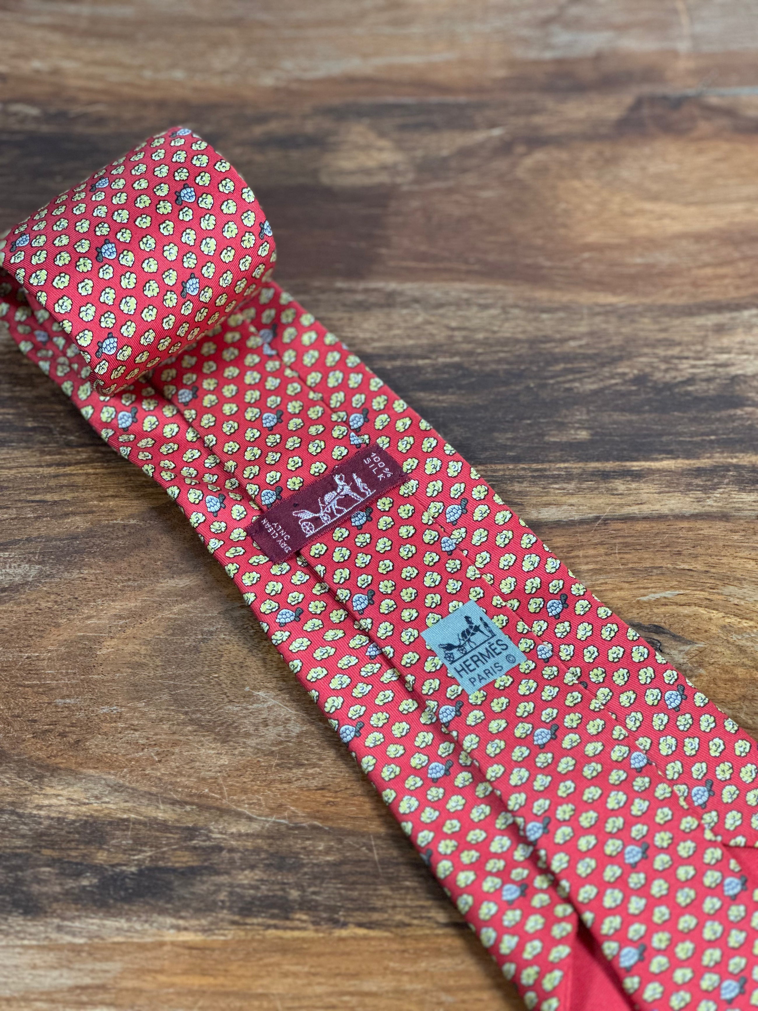 Corbata Hermés roja