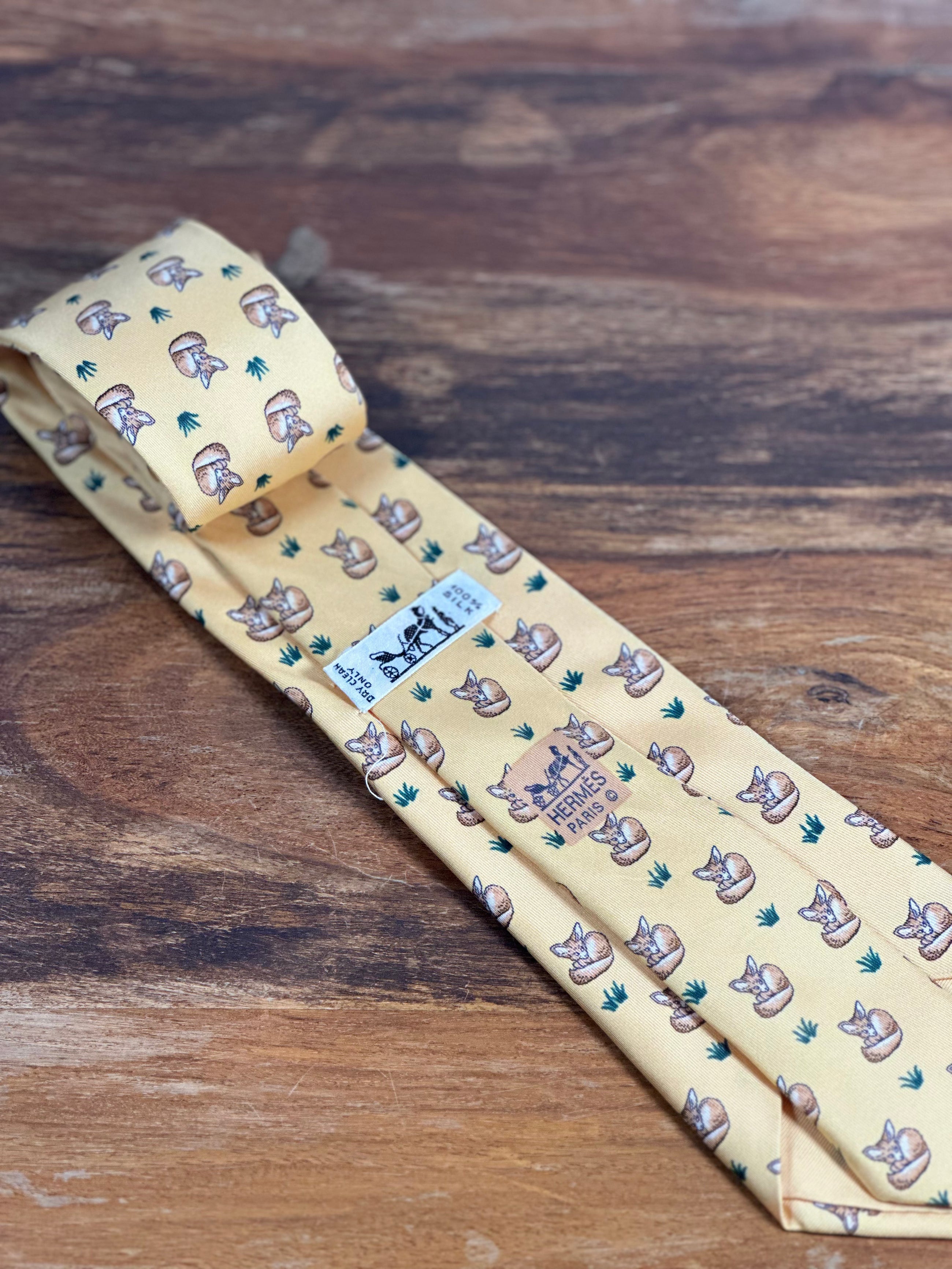 Corbata Hermés amarilla