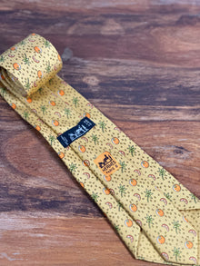 Corbata Hermés amarilla