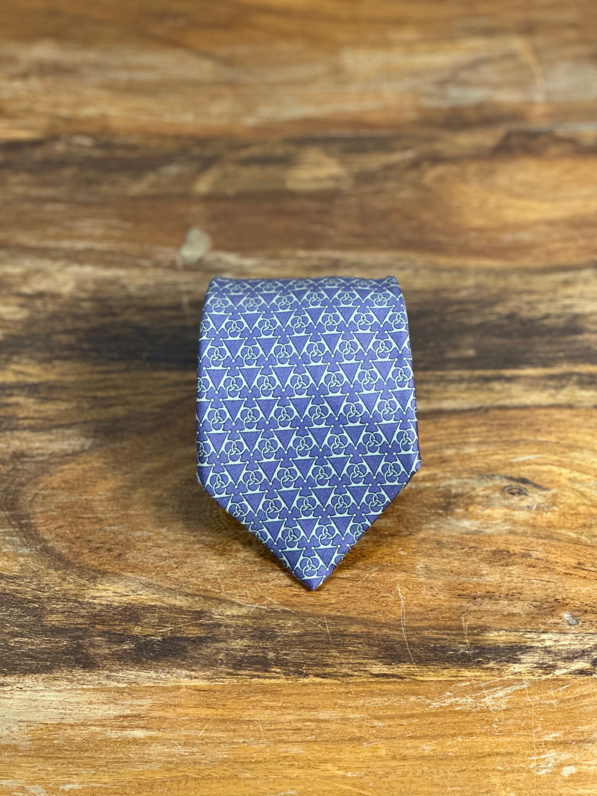 Corbata Hermés morada