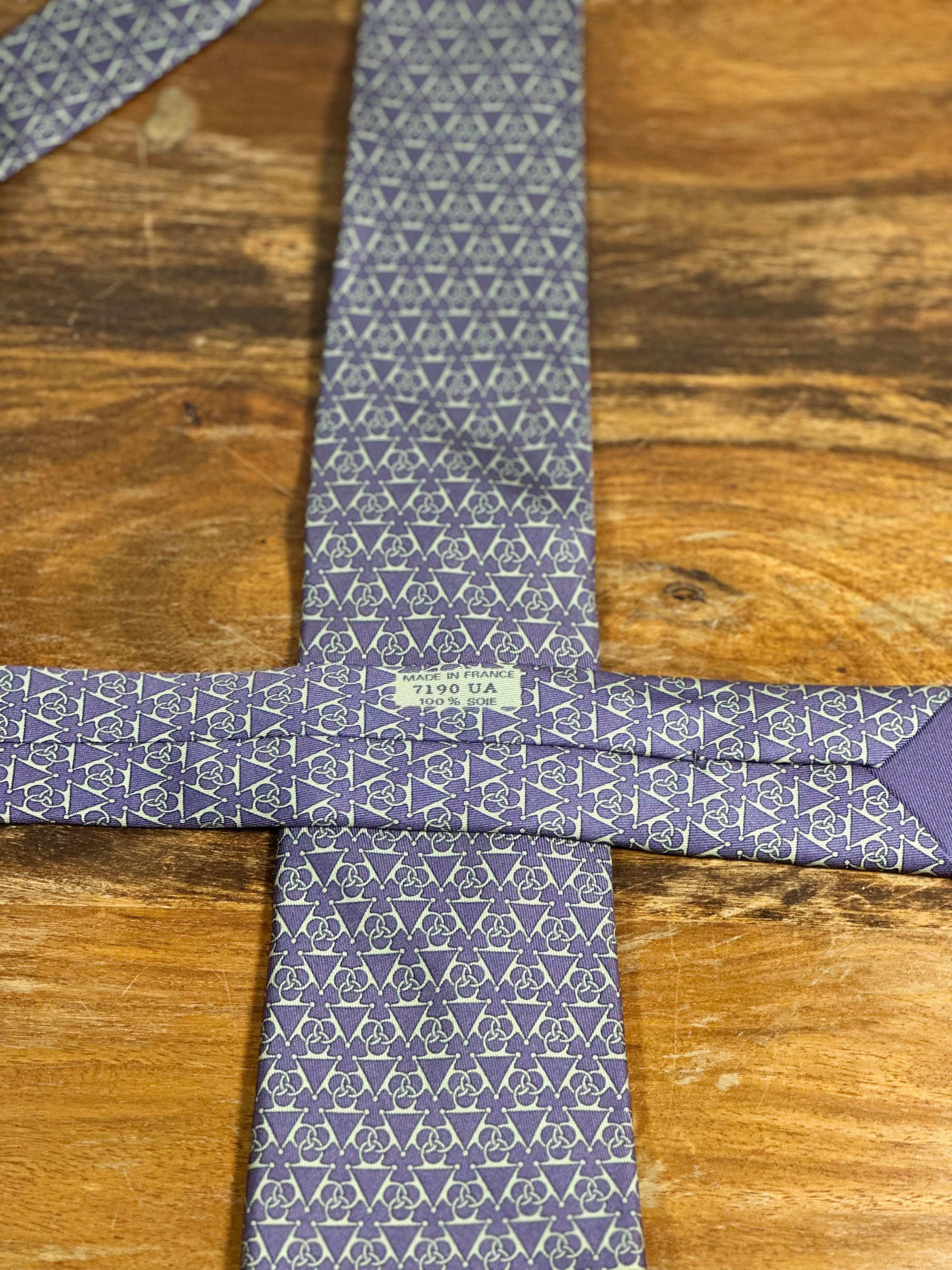 Corbata Hermés morada