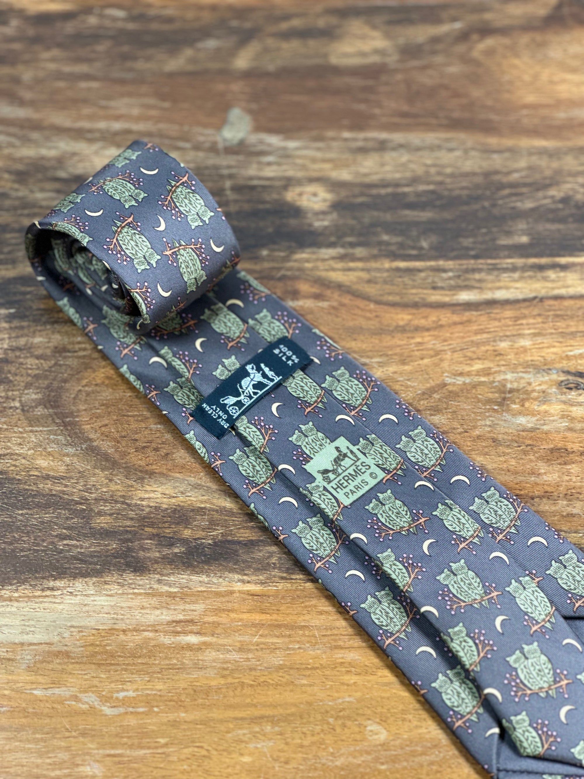 Corbata Hermés marrón