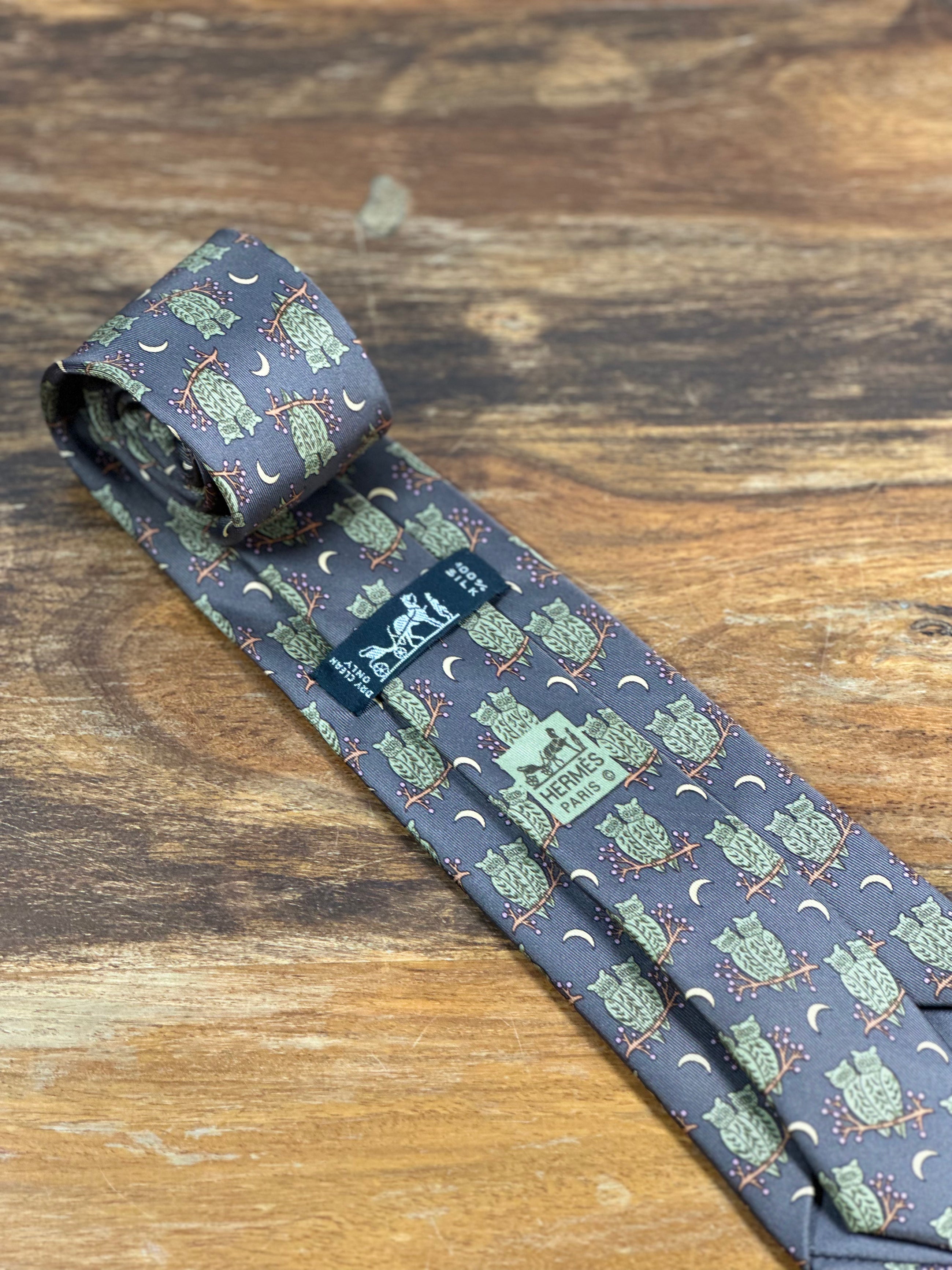 Corbata Hermés marrón