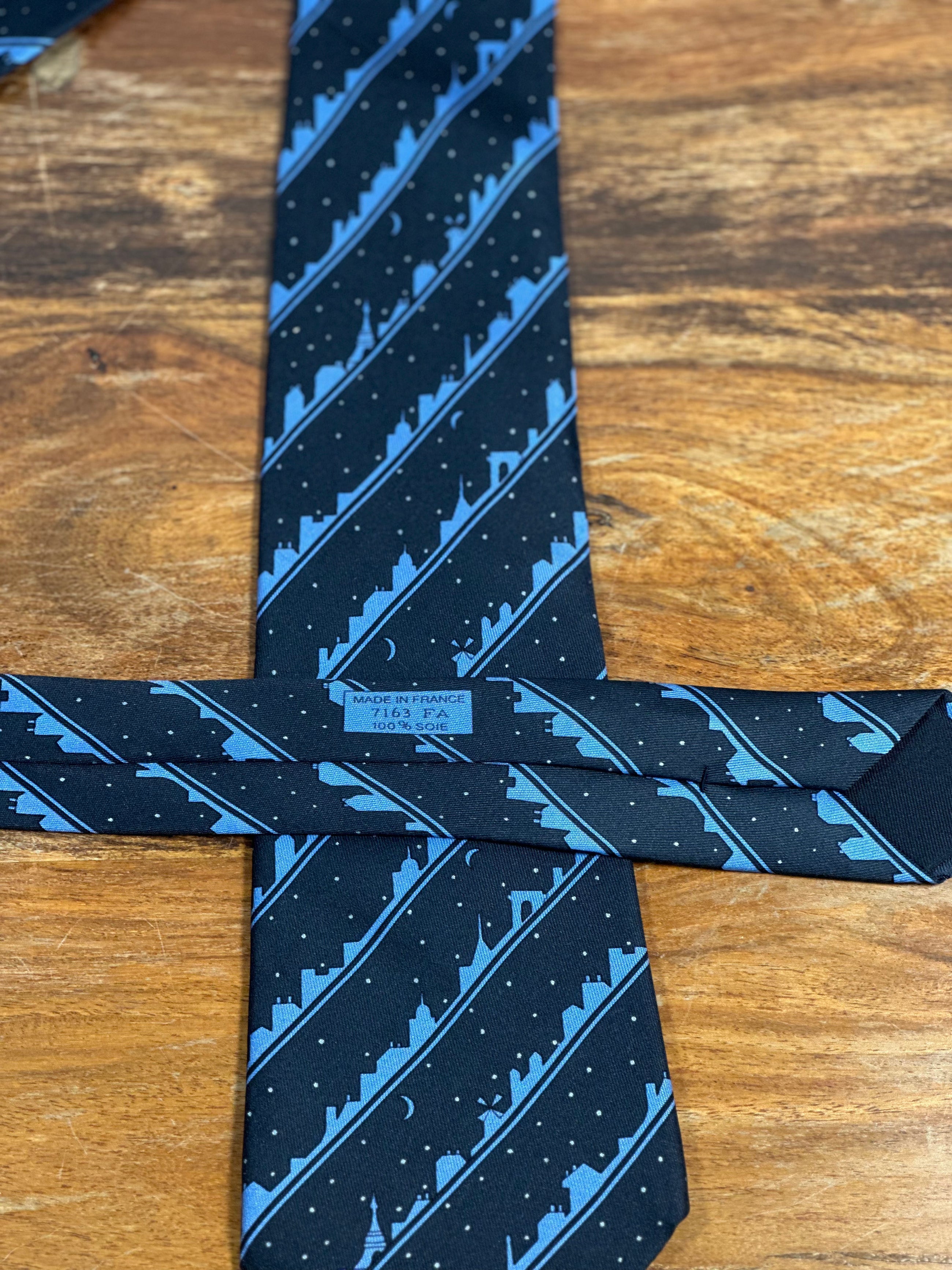 Corbata Hermés negra