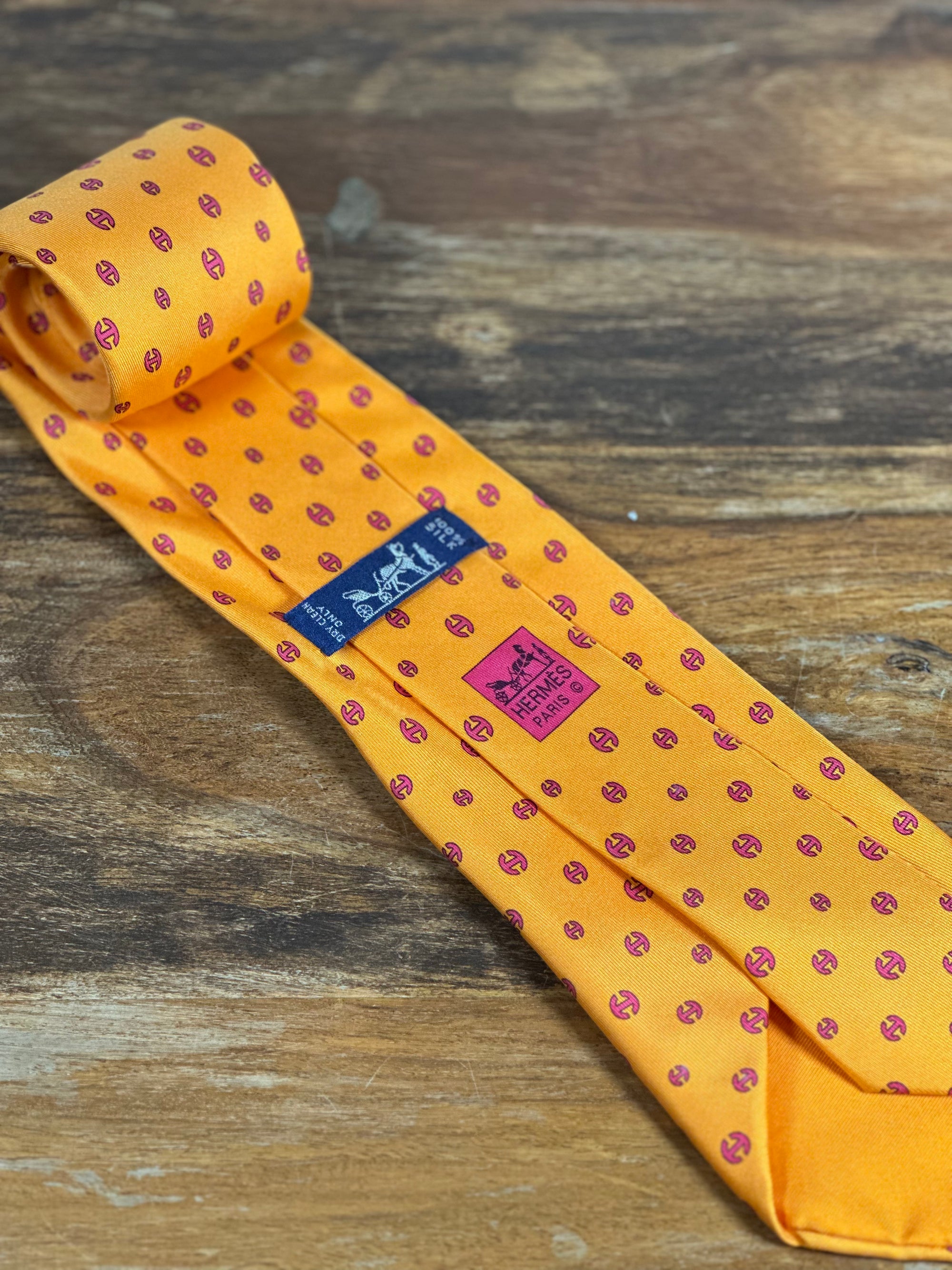 Corbata Hermés naranja