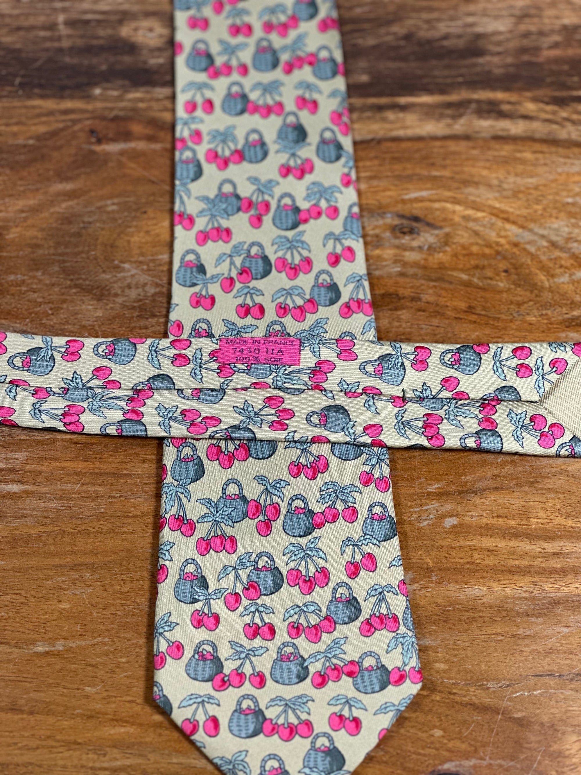 Corbata Hermés beige