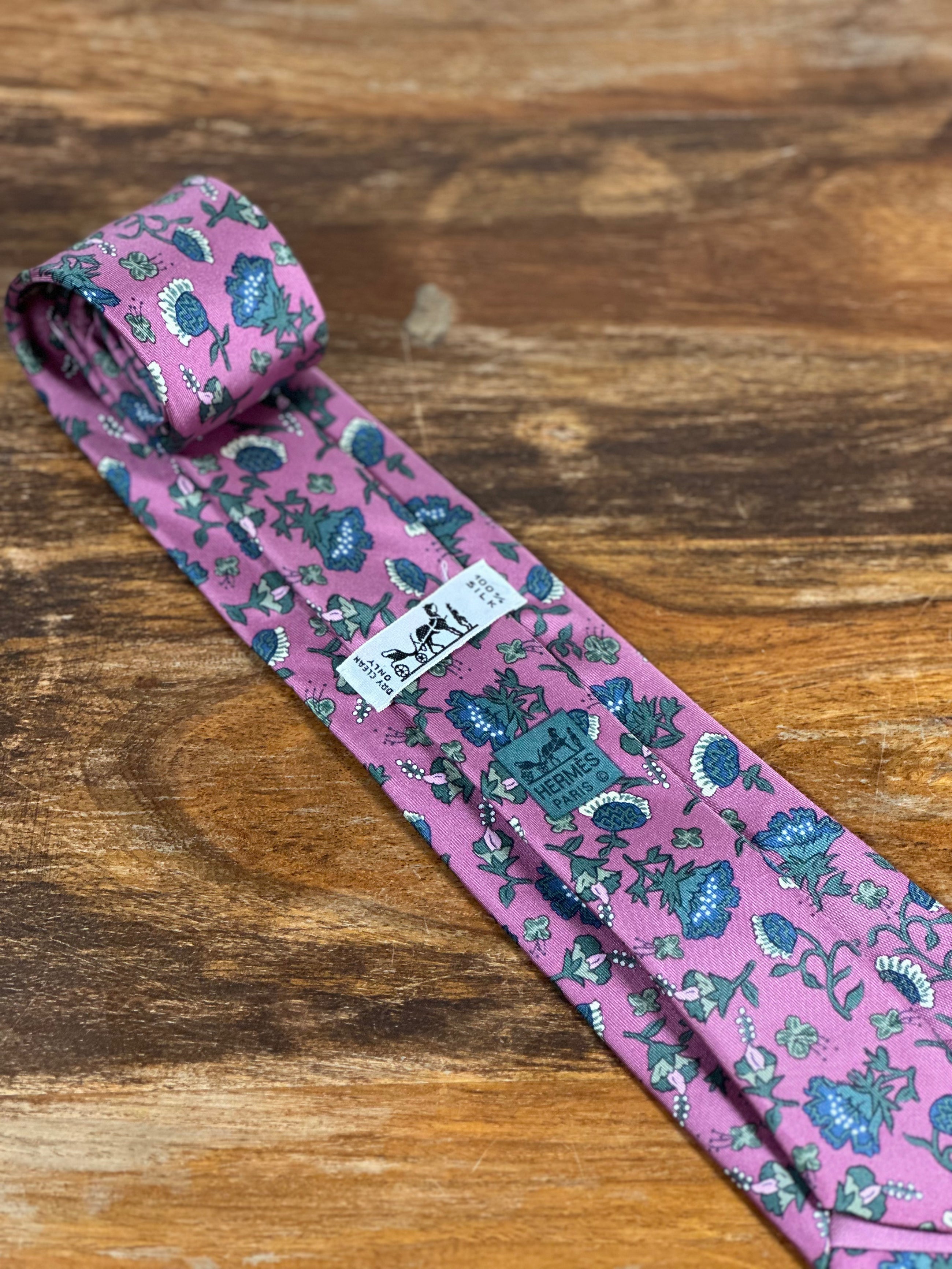Corbata Hermés rosa