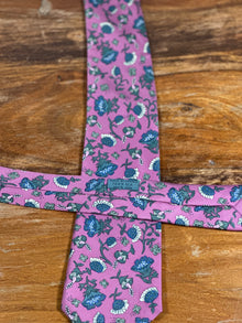 Corbata Hermés rosa