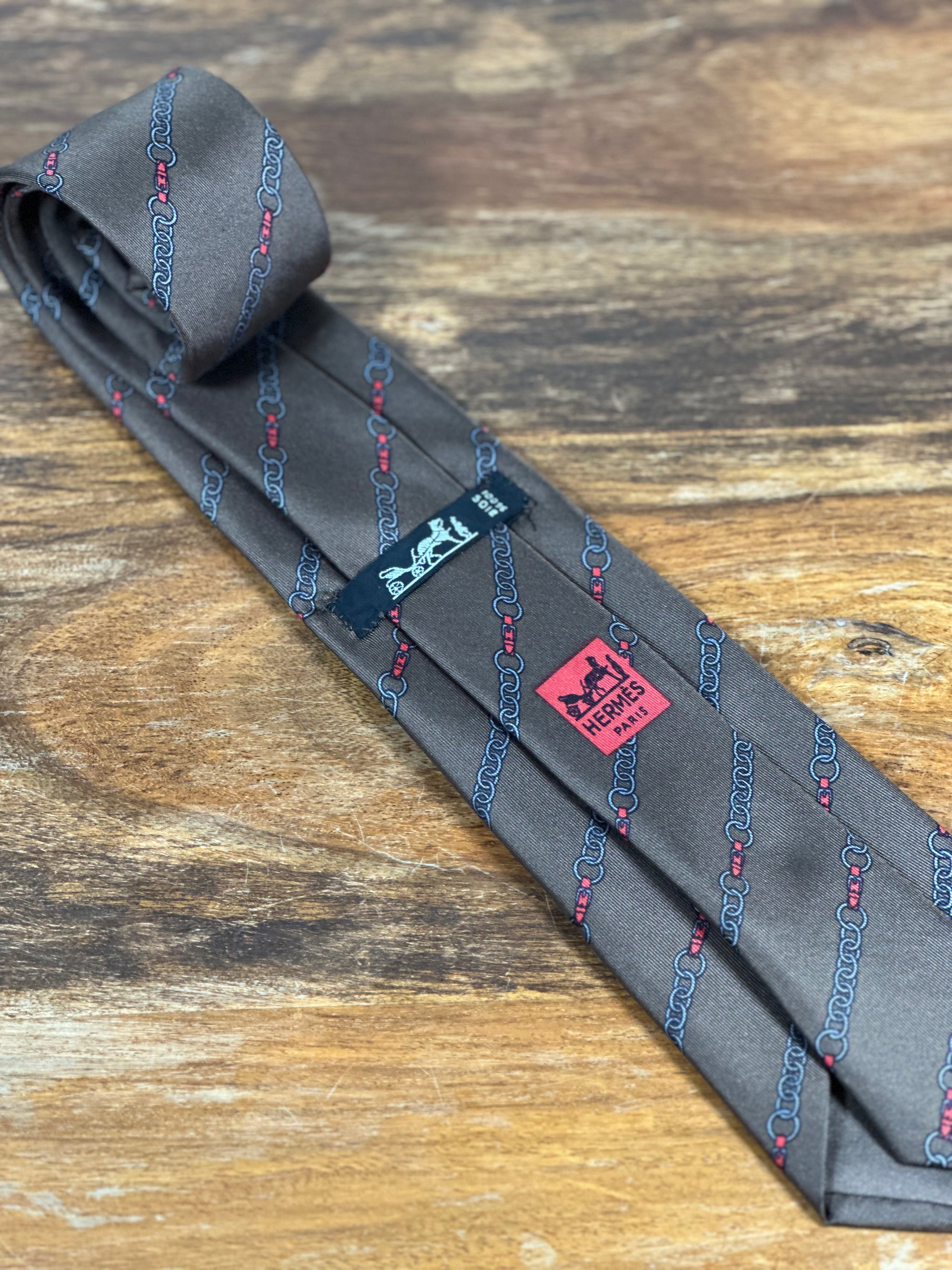 Corbata Hermés marrón