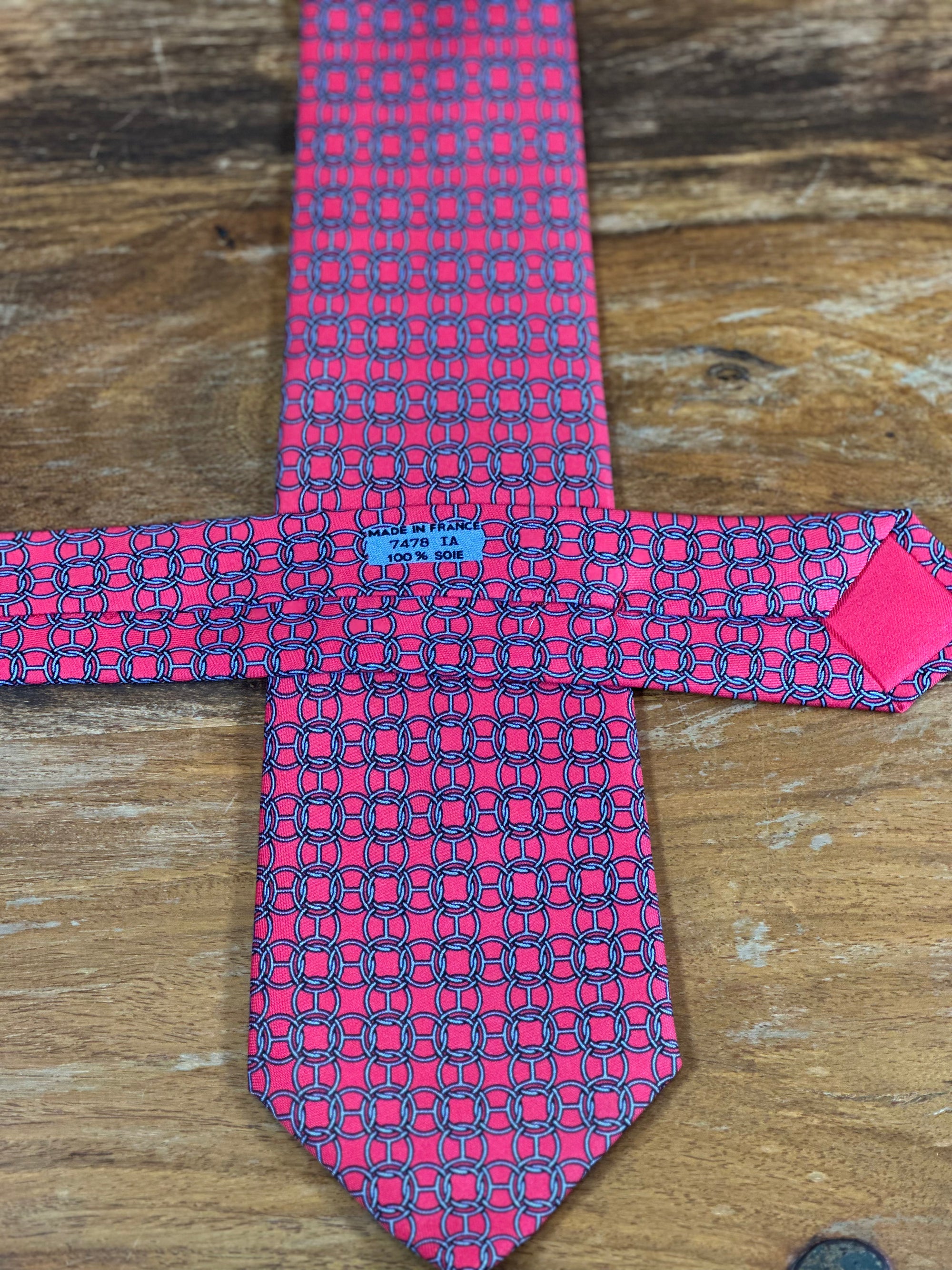 Corbata Hermés roja fresa