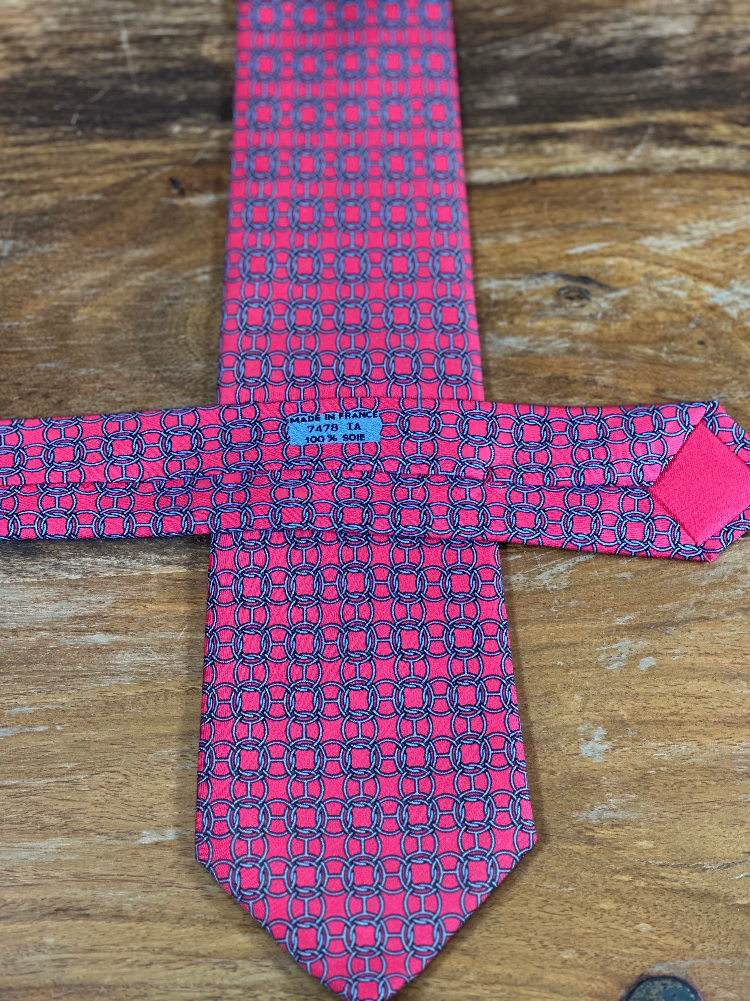 Corbata Hermés roja fresa