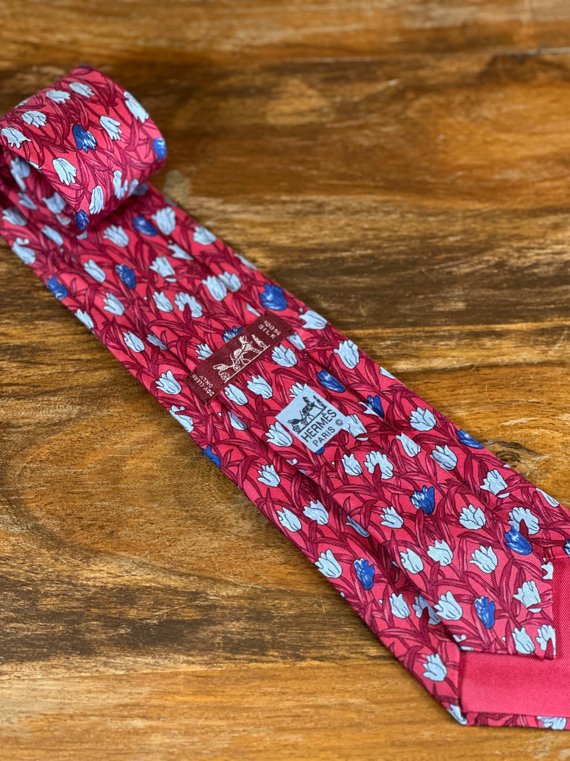 Corbata Hermés roja