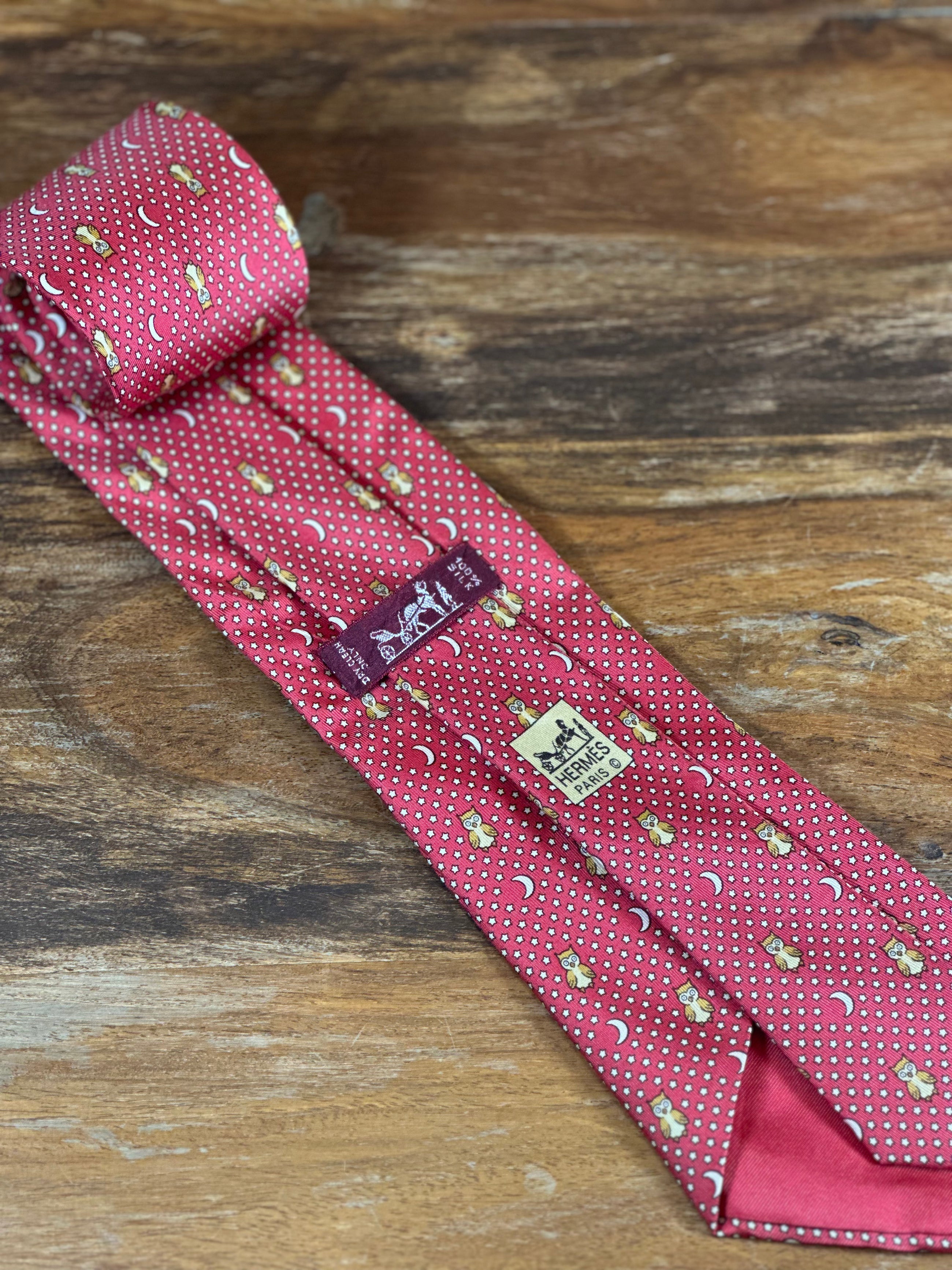 Corbata Hermés roja