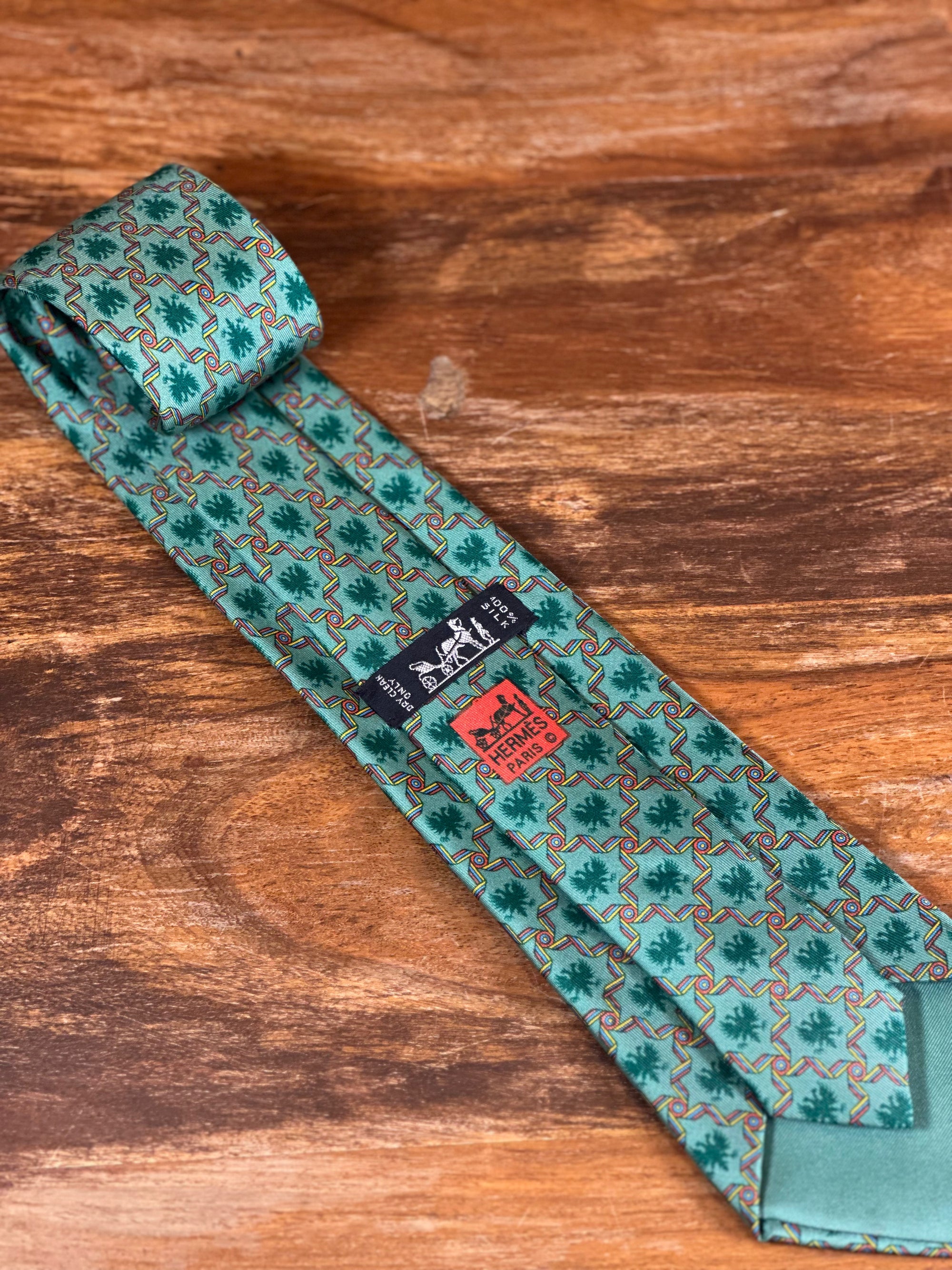 Corbata Hermés verde