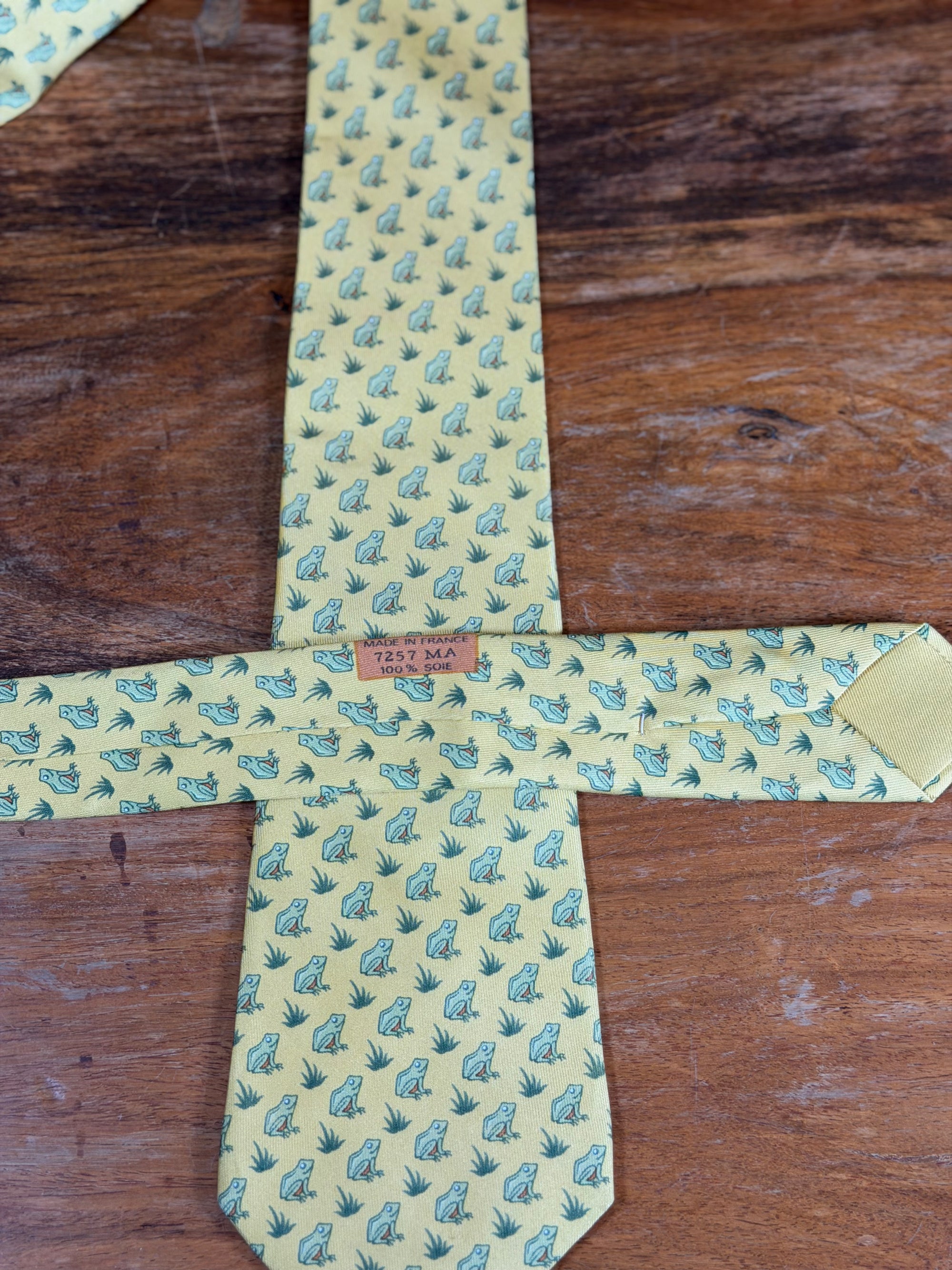 Corbata Hermés amarilla