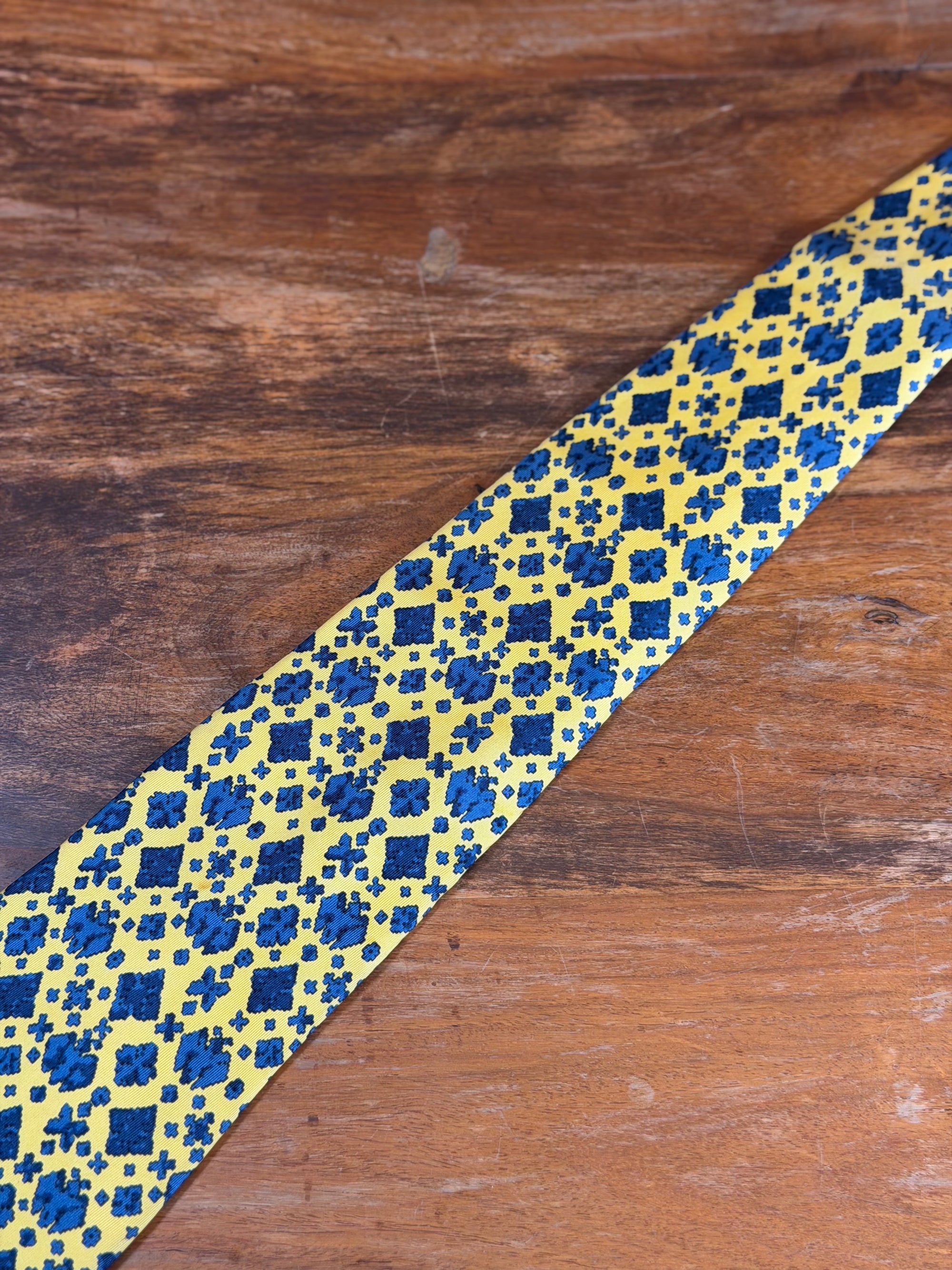 Corbata Valentino amarilla