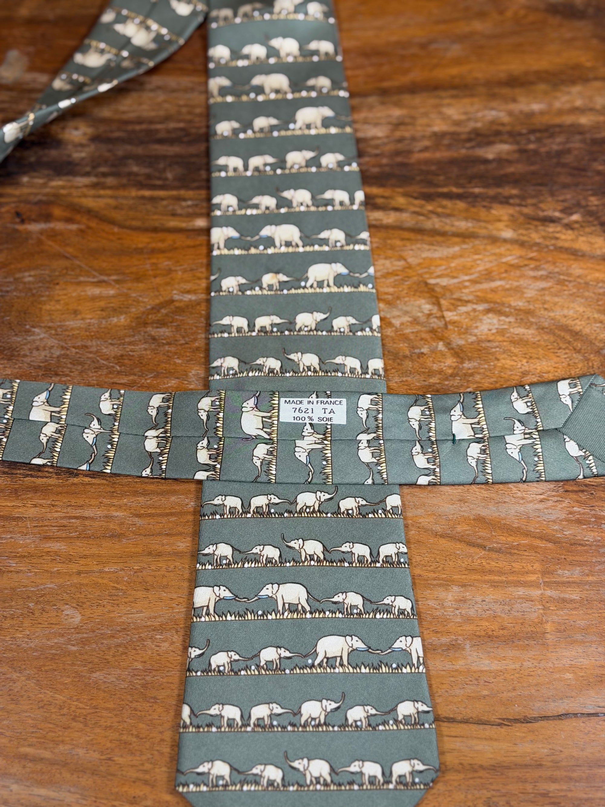 Corbata Hermés verde