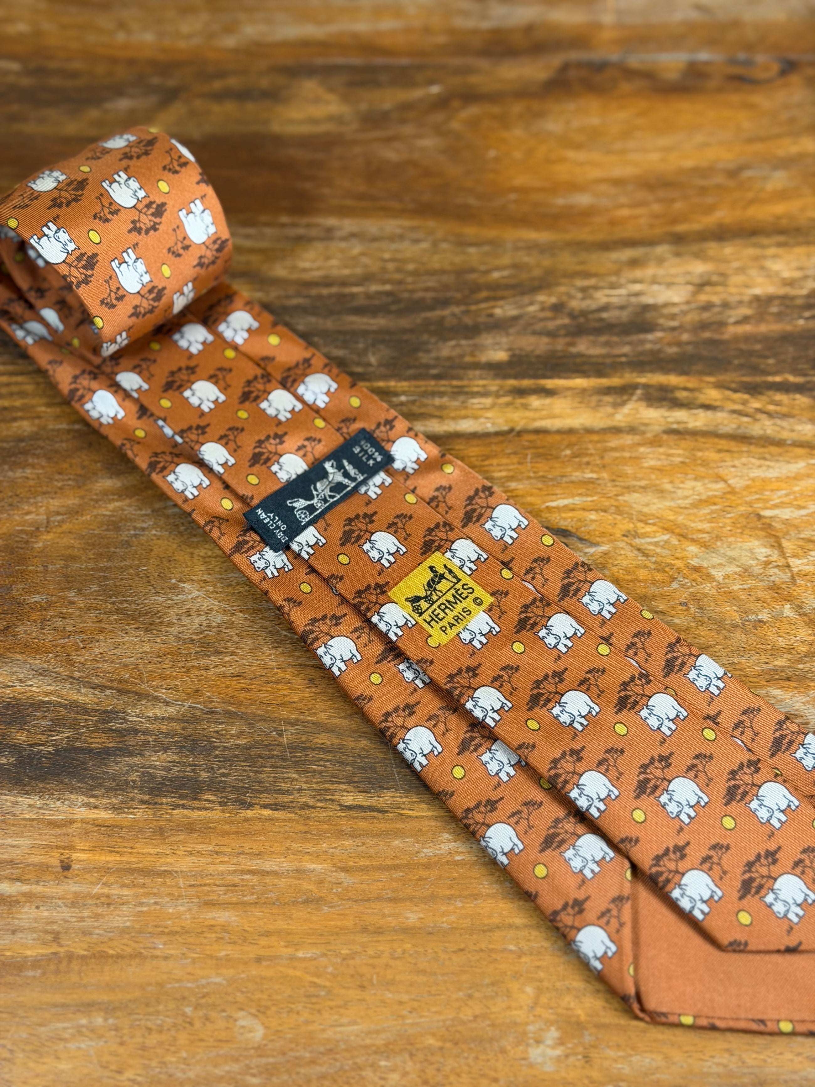 Corbata Hermés roja