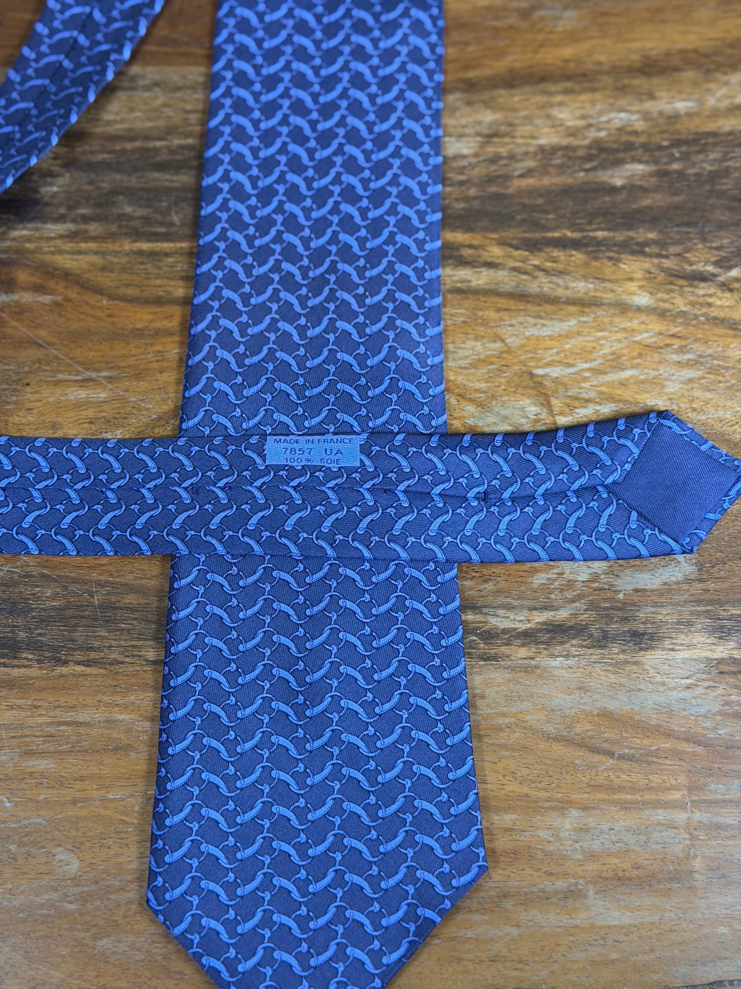 Corbata Hermés morada