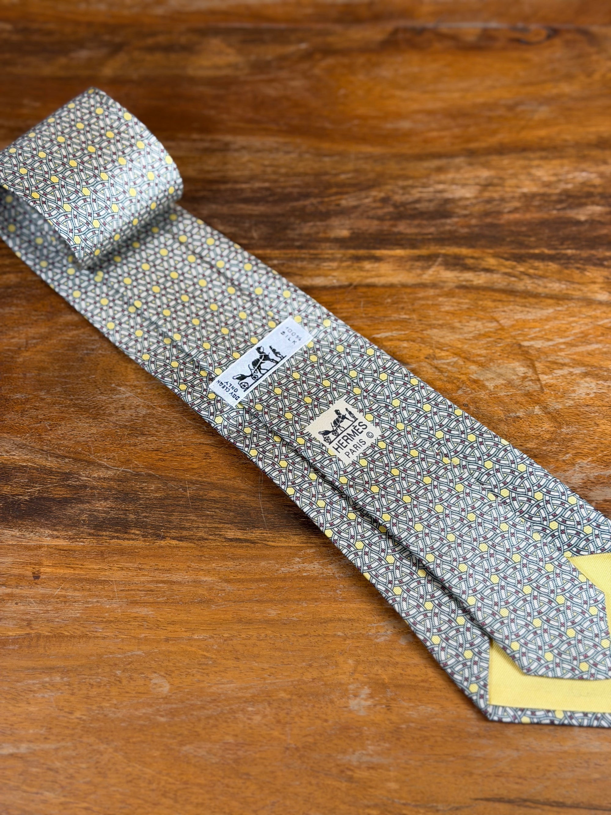 Corbata Hermés amarilla