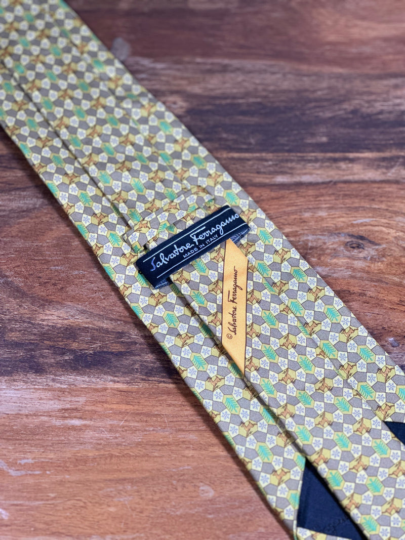 Corbata Salvatore Ferragamo detalles amarillos