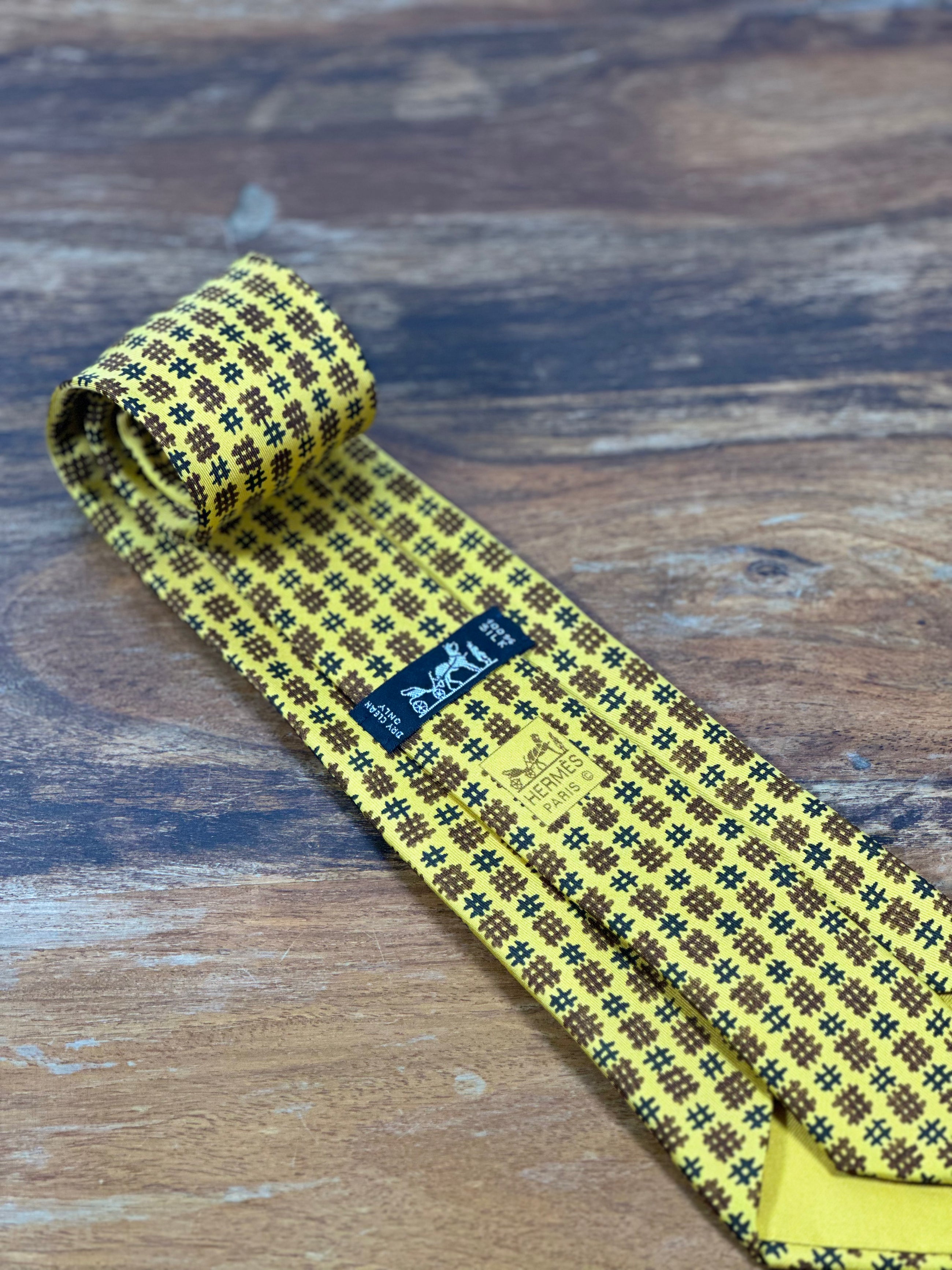Corbata Hermés amarilla