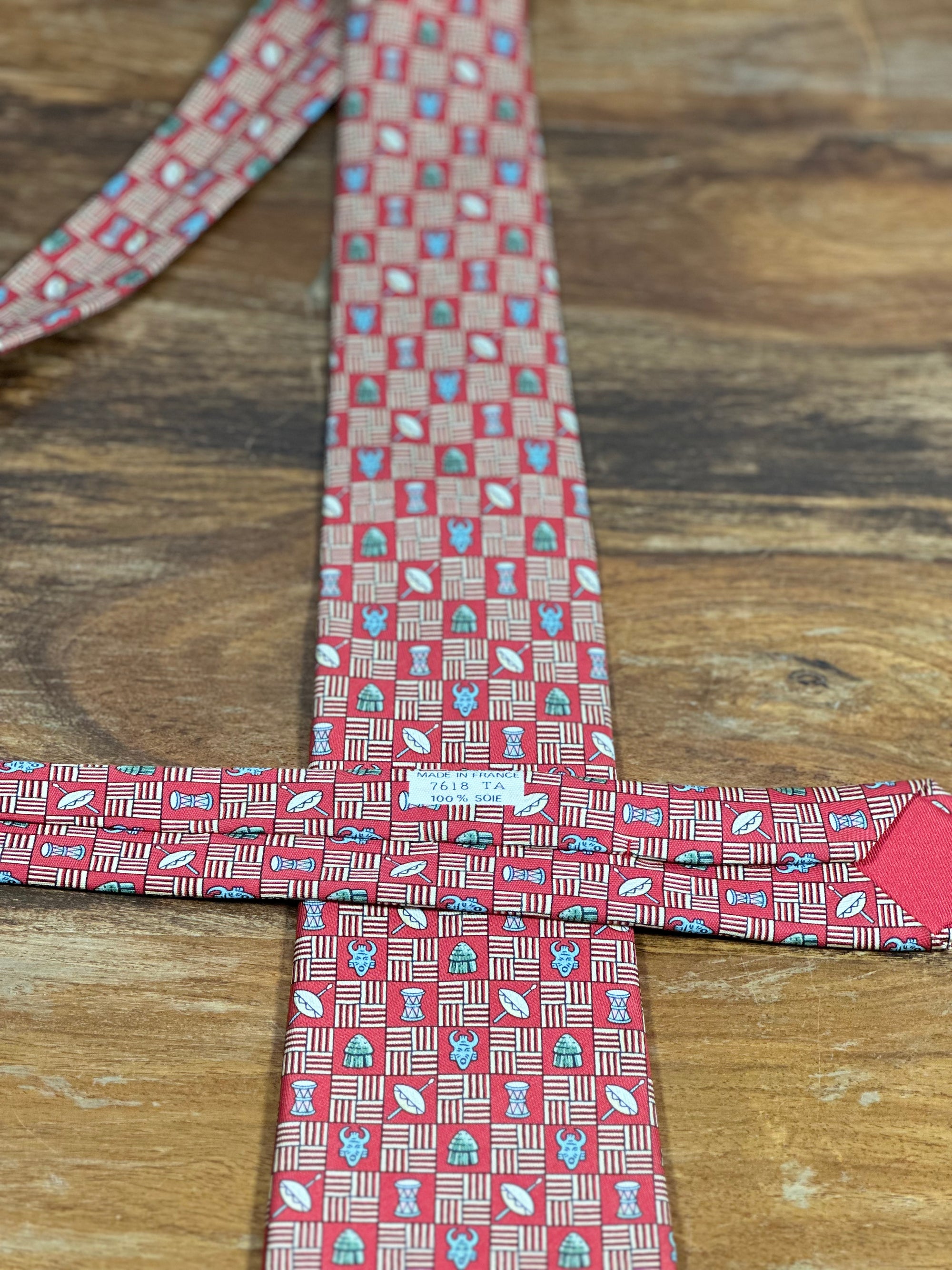 Corbata Hermés roja