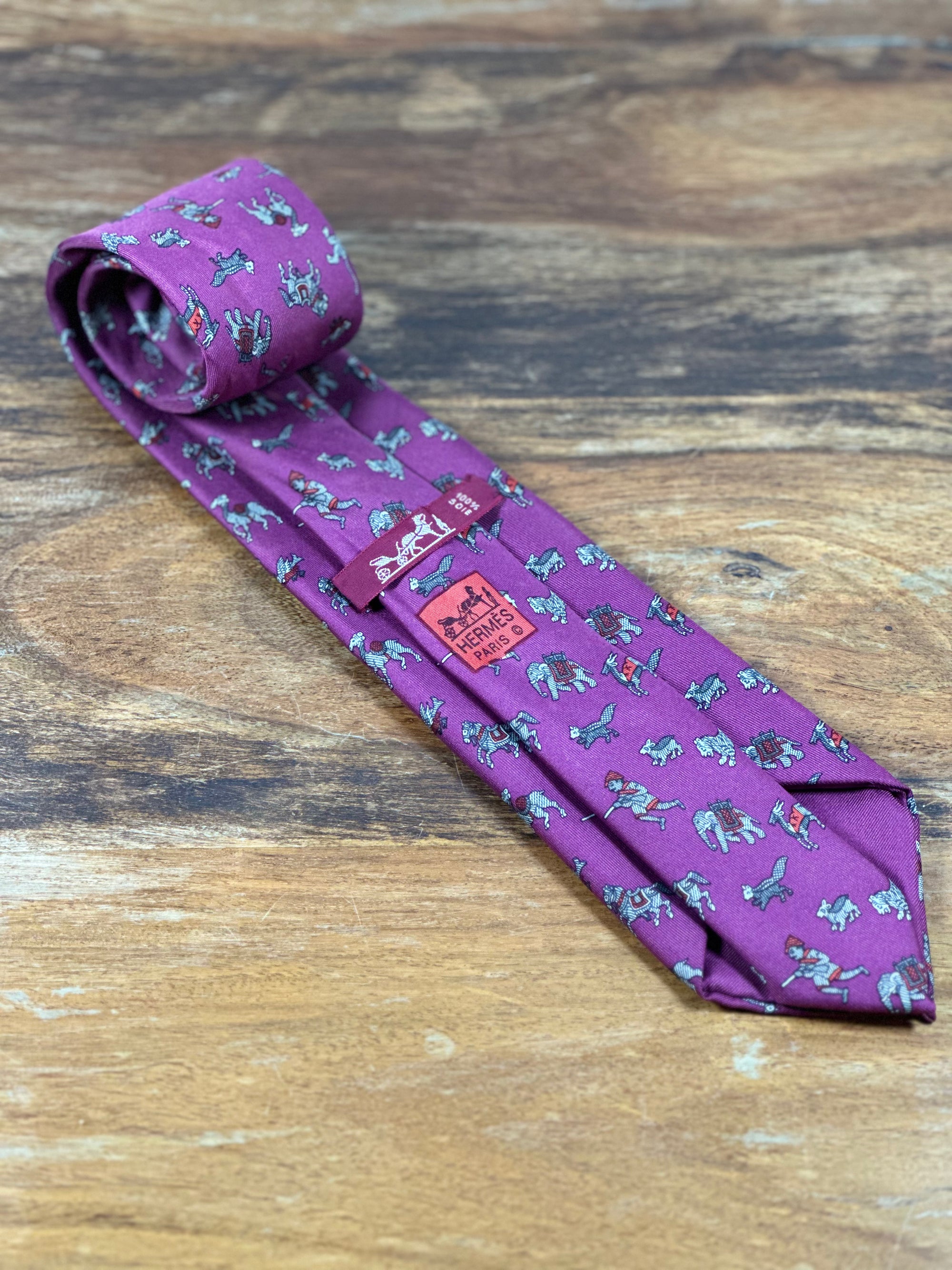 Corbata Hermés burdeos