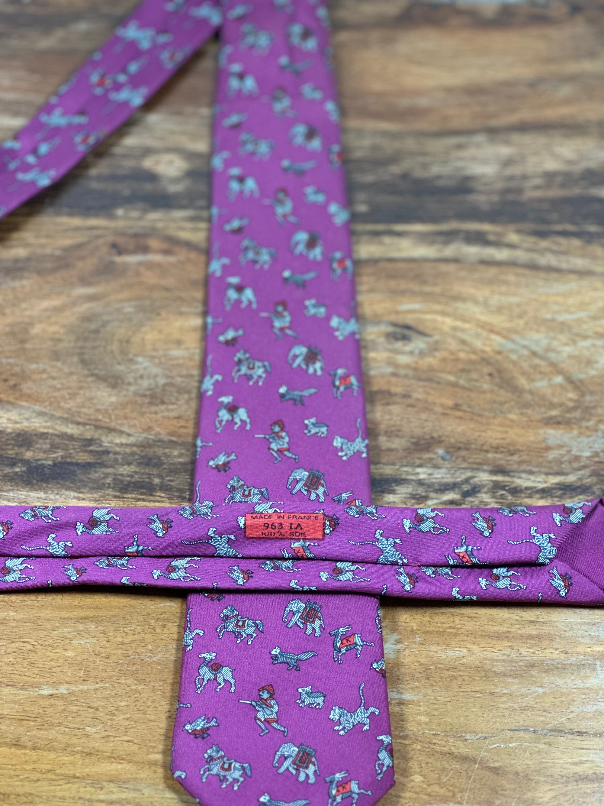 Corbata Hermés burdeos