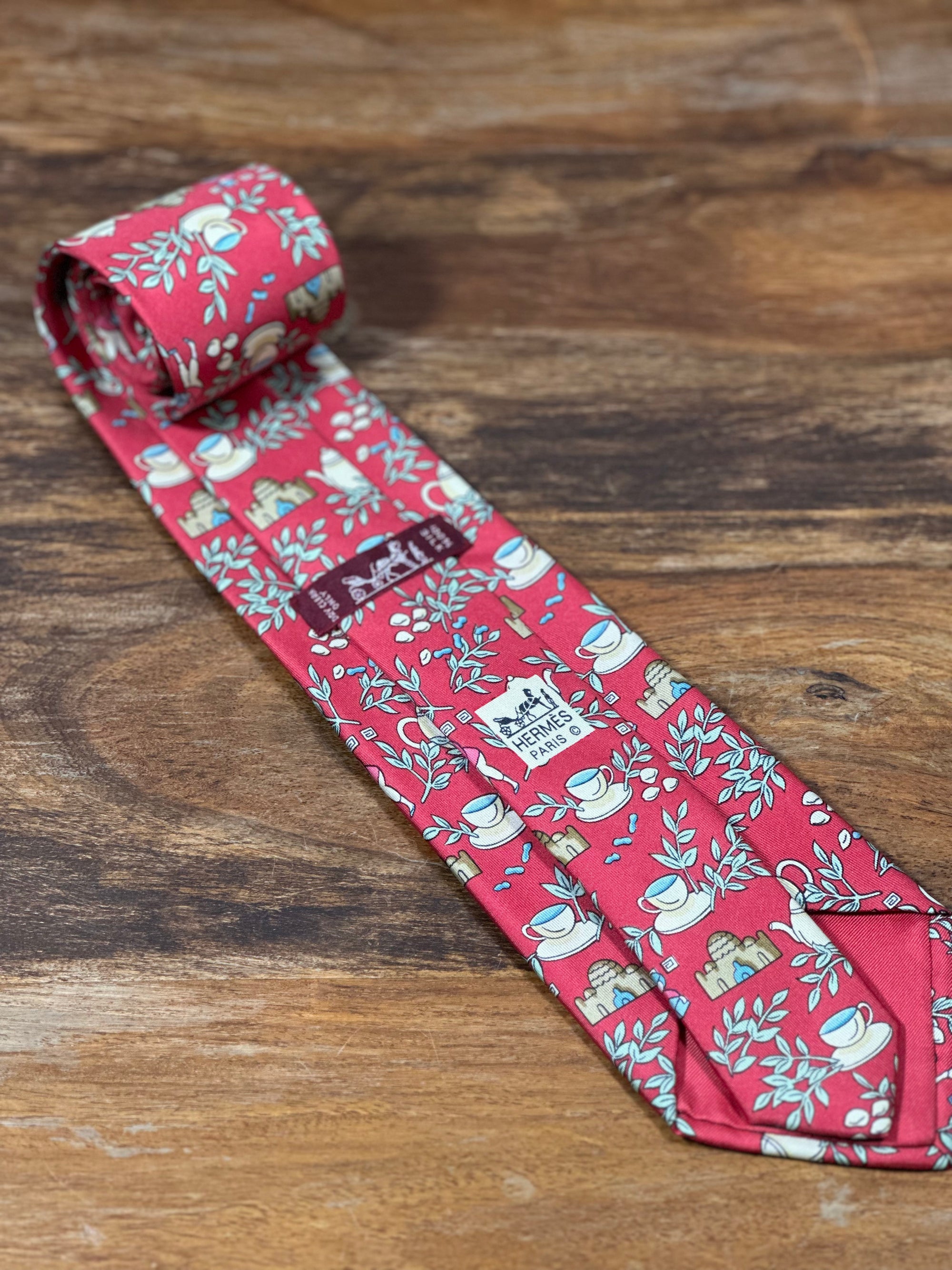 Corbata Hermés roja
