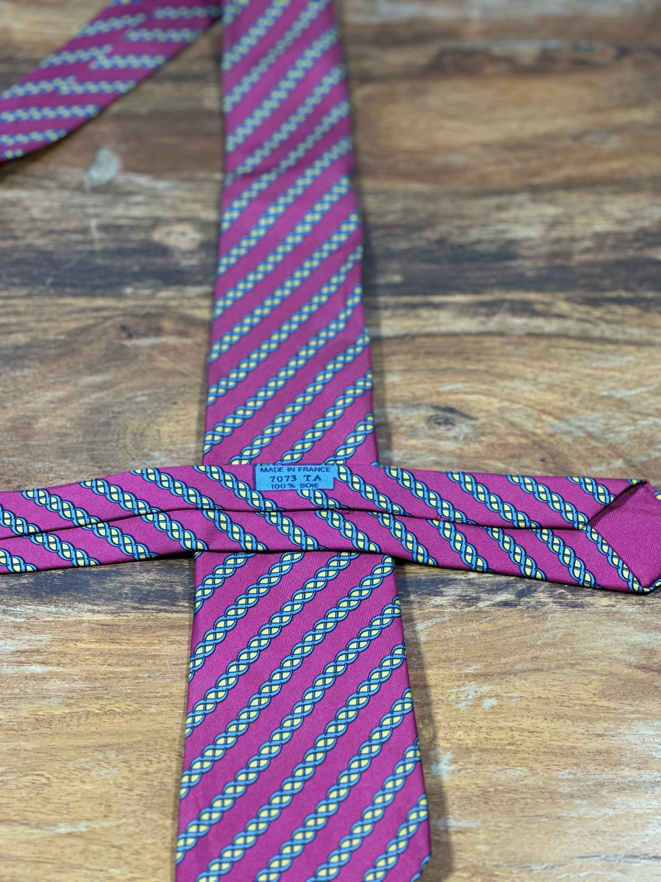 Corbata Hermés burdeos