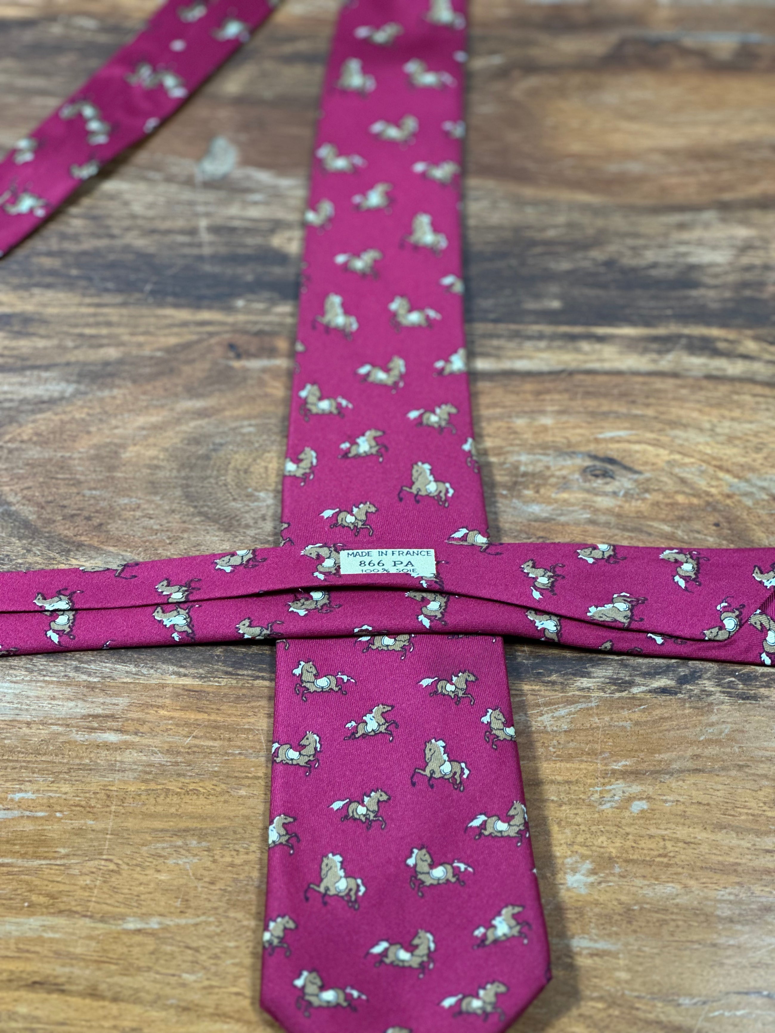 Corbata Hermés burdeos