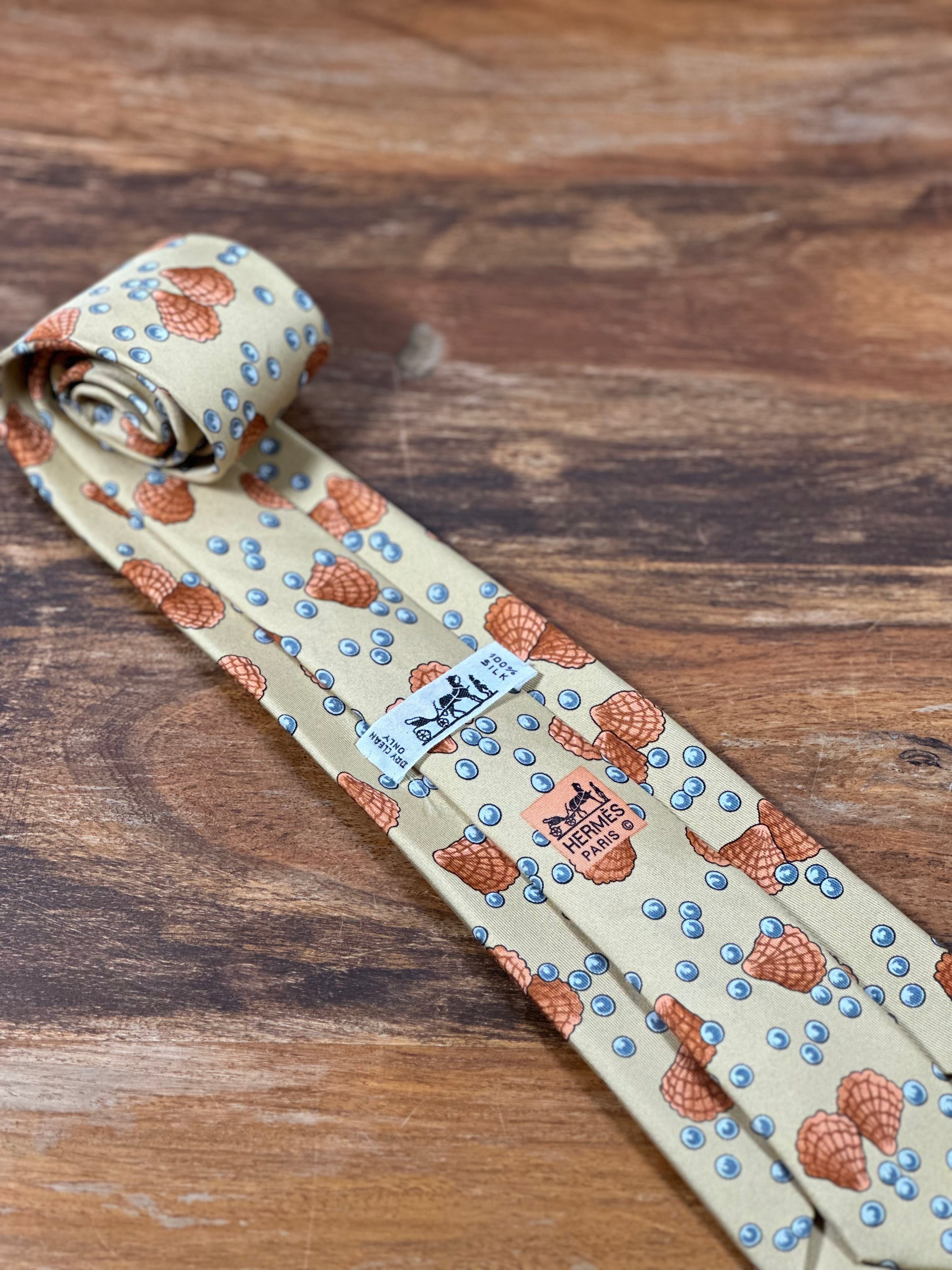 Corbata Hermés beige